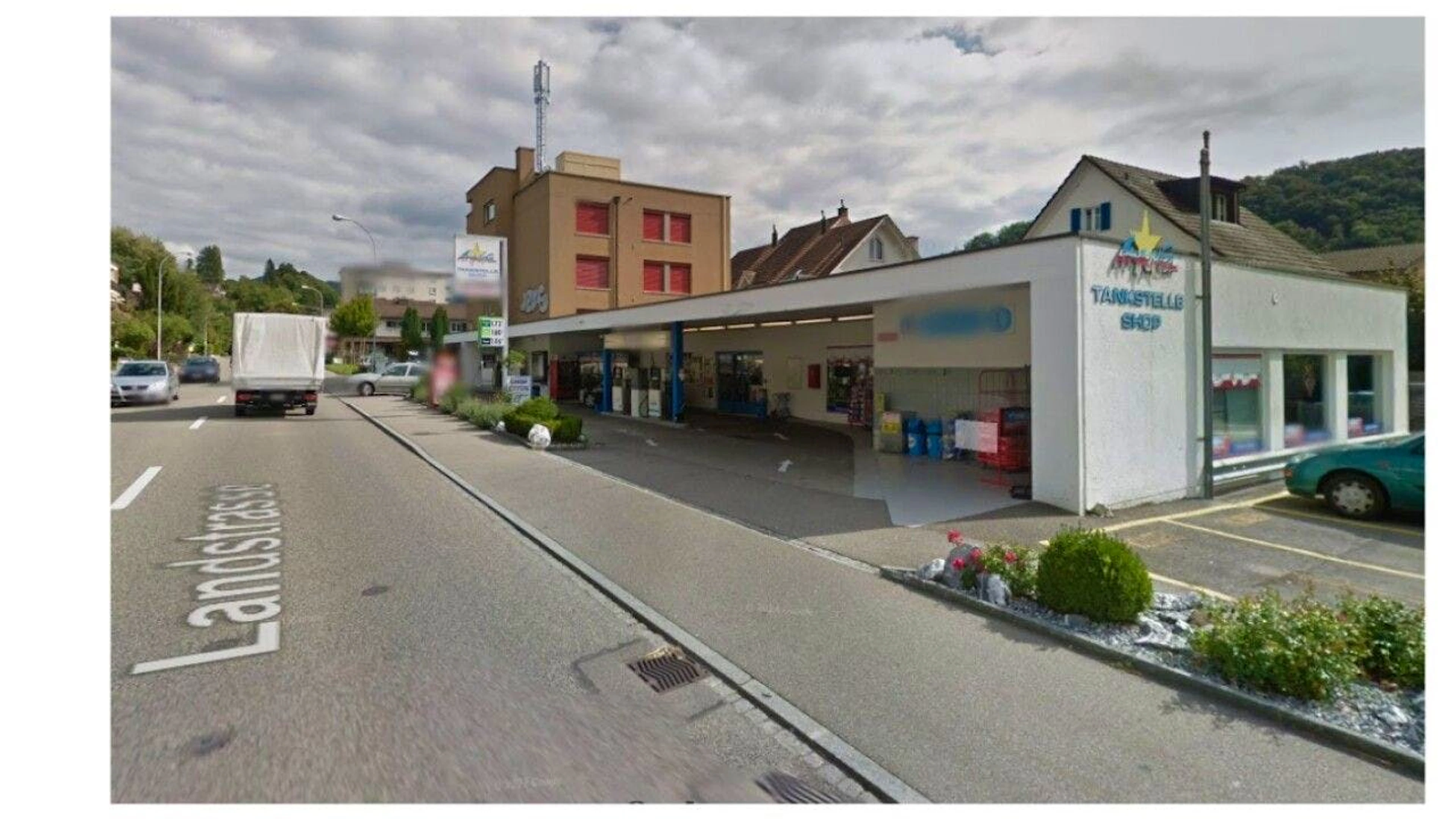 Nachdem die bisherigen Ermittlungen zum Überfall vom 16. Februar in Nussbaumen AG nicht erfolgreich waren, hat die Staatsanwaltschaft Baden nun eine Öffentlichkeitsfahndung gestartet.