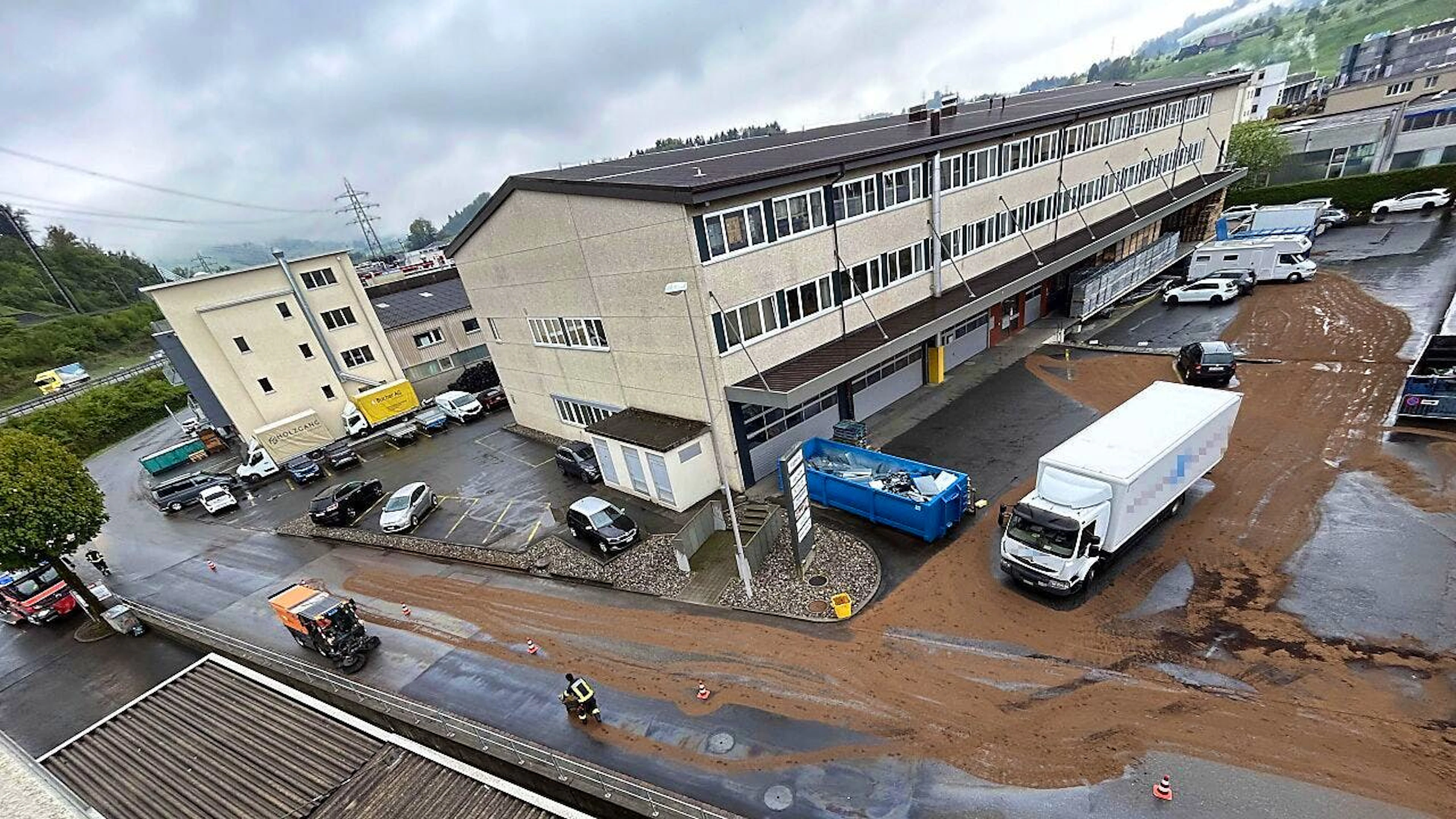 Die Kantonspolizei Schwyz musste am Dienstagmorgen zu einem Einsatz in Küssnacht ausrücken.