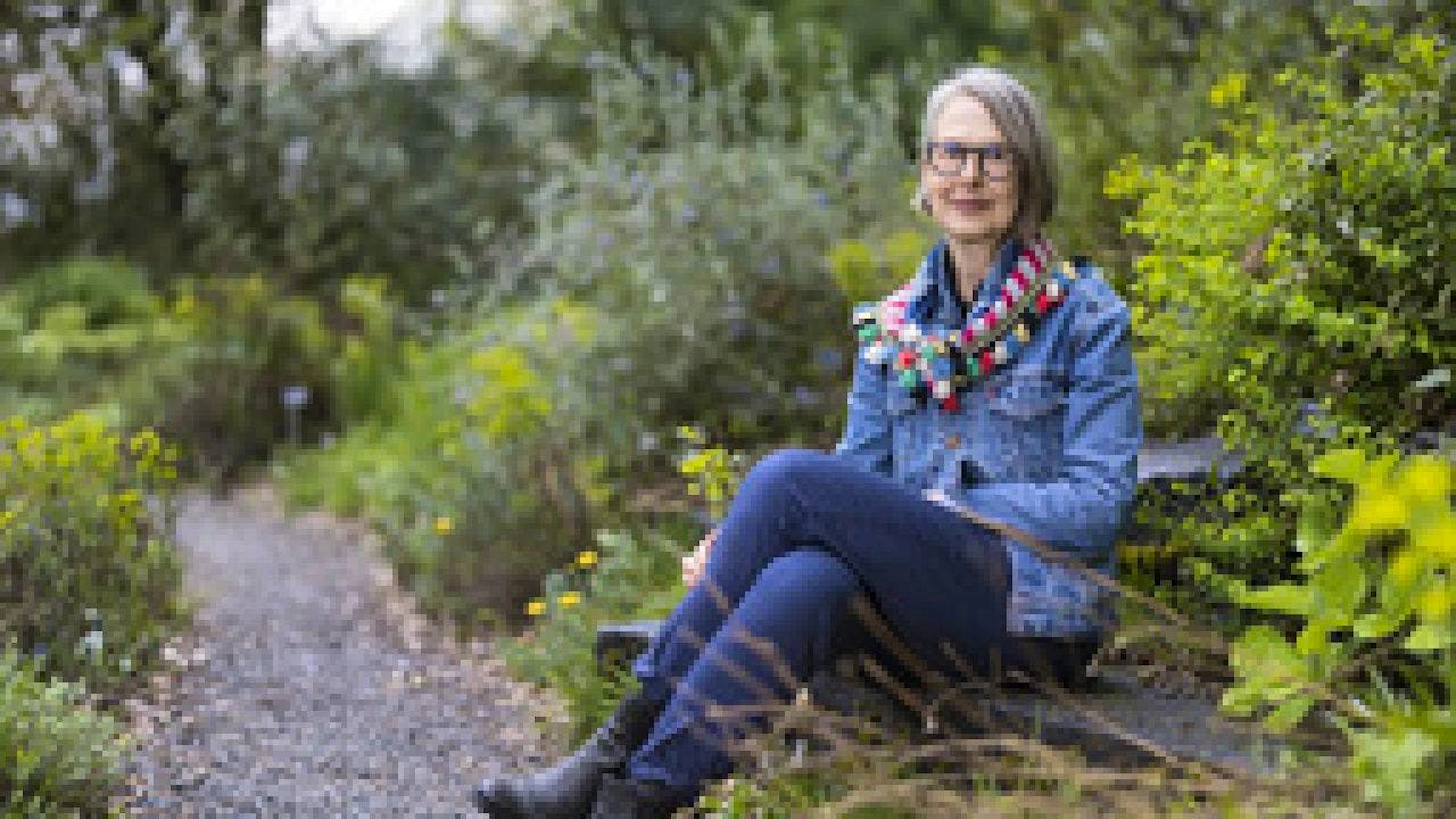Für die Autorin Nadine Olonetzky ist der Botanische Garten in Zürich von besonderer Bedeutung: Als sie 15 Jahre alt war, hat ihr Vater ihr dort erzählt, wie er als Jude die Shoah überlebt hat und die Schweiz gekommen ist. Sie hat die Geschichte ihrer väterlichen Familie aufgeschrieben.