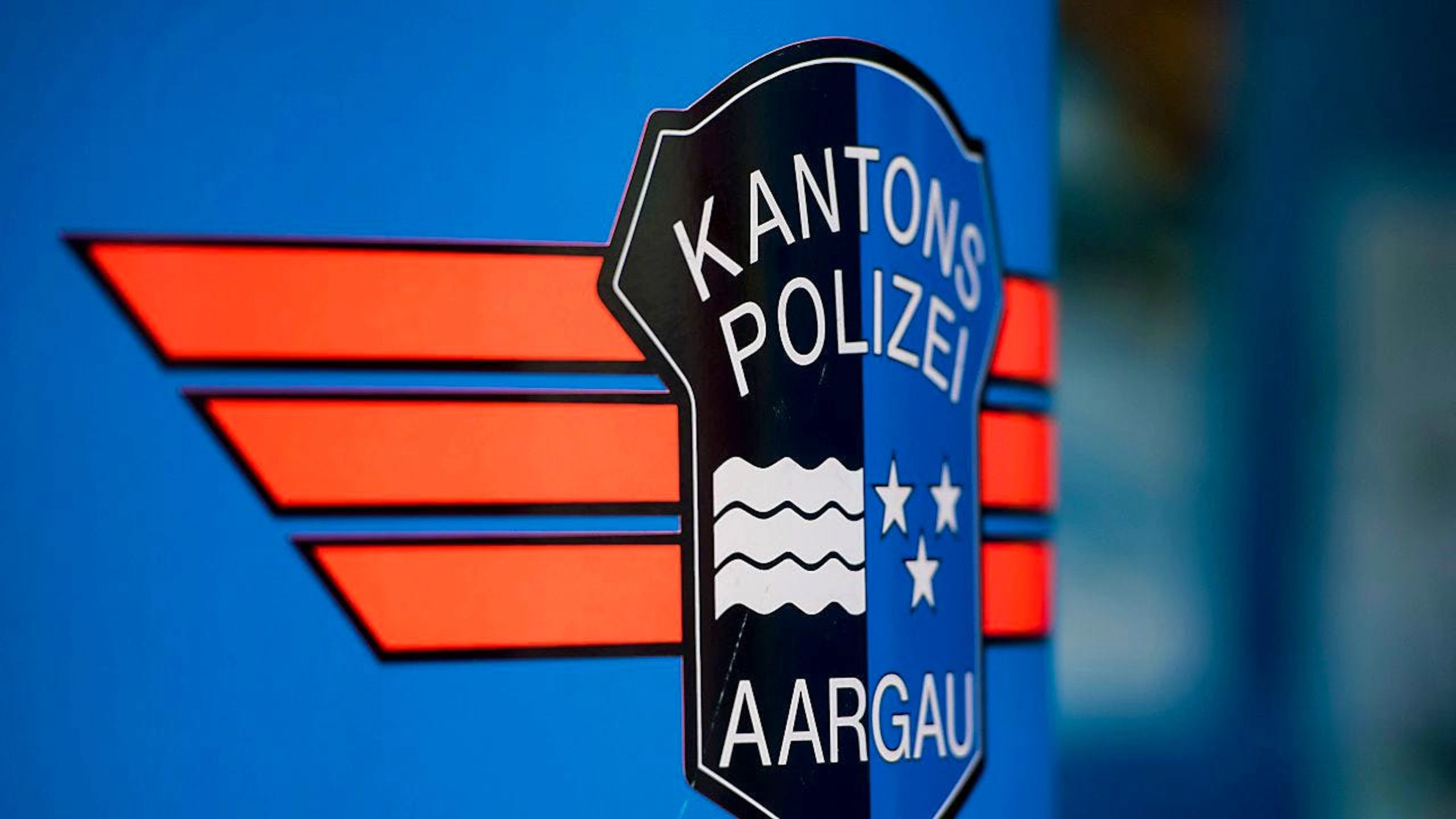 Die Kantonspolizei Aargau sucht Augenzeugen einer Schlägerei mit Verletztem in Lenzburg AG. (Symbolbild)