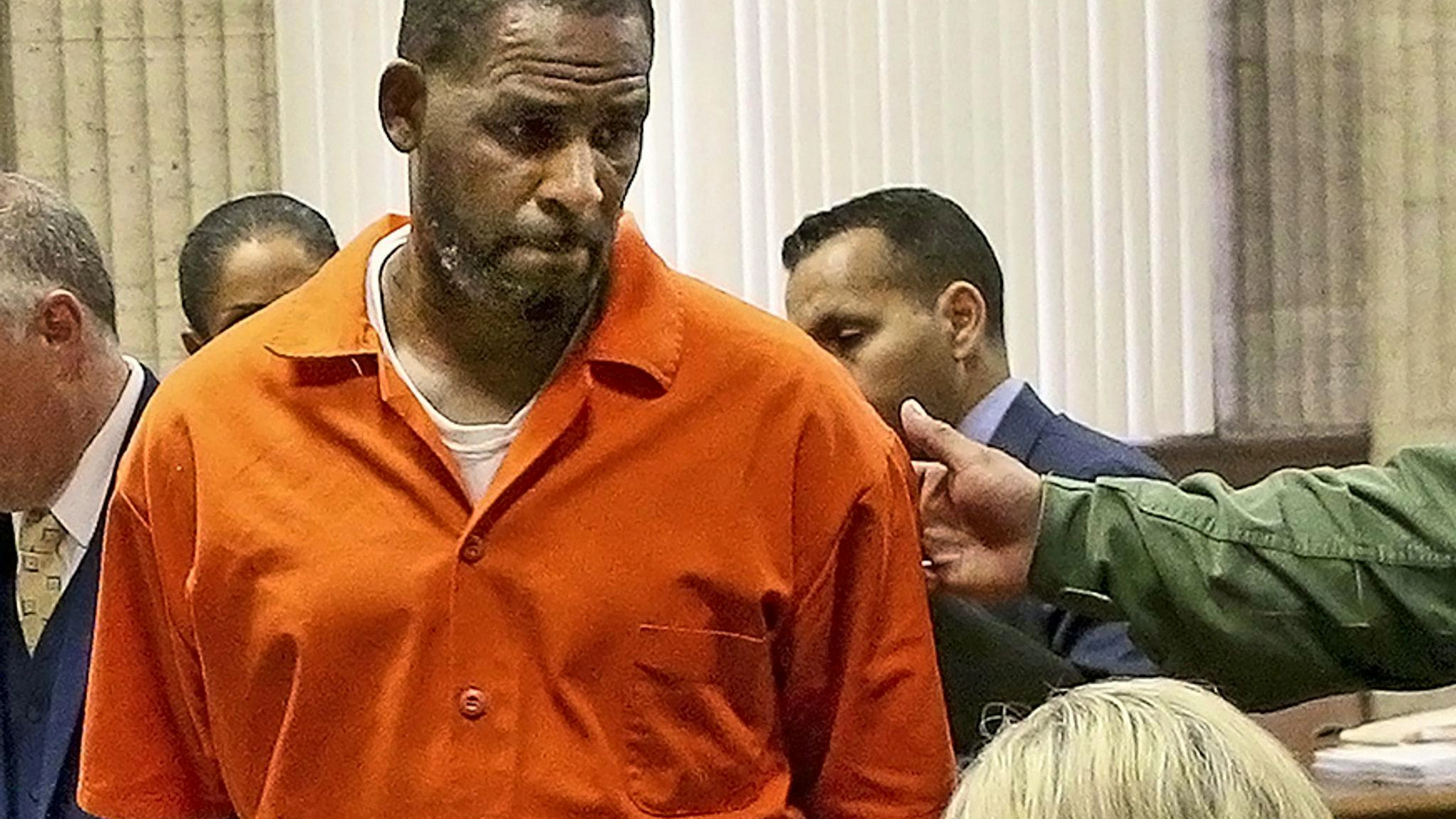 Ein Gericht in Chicago hat ein Urteil aus dem Jahr 2022 gegen US-Sänger R. Kelly bestätigt.