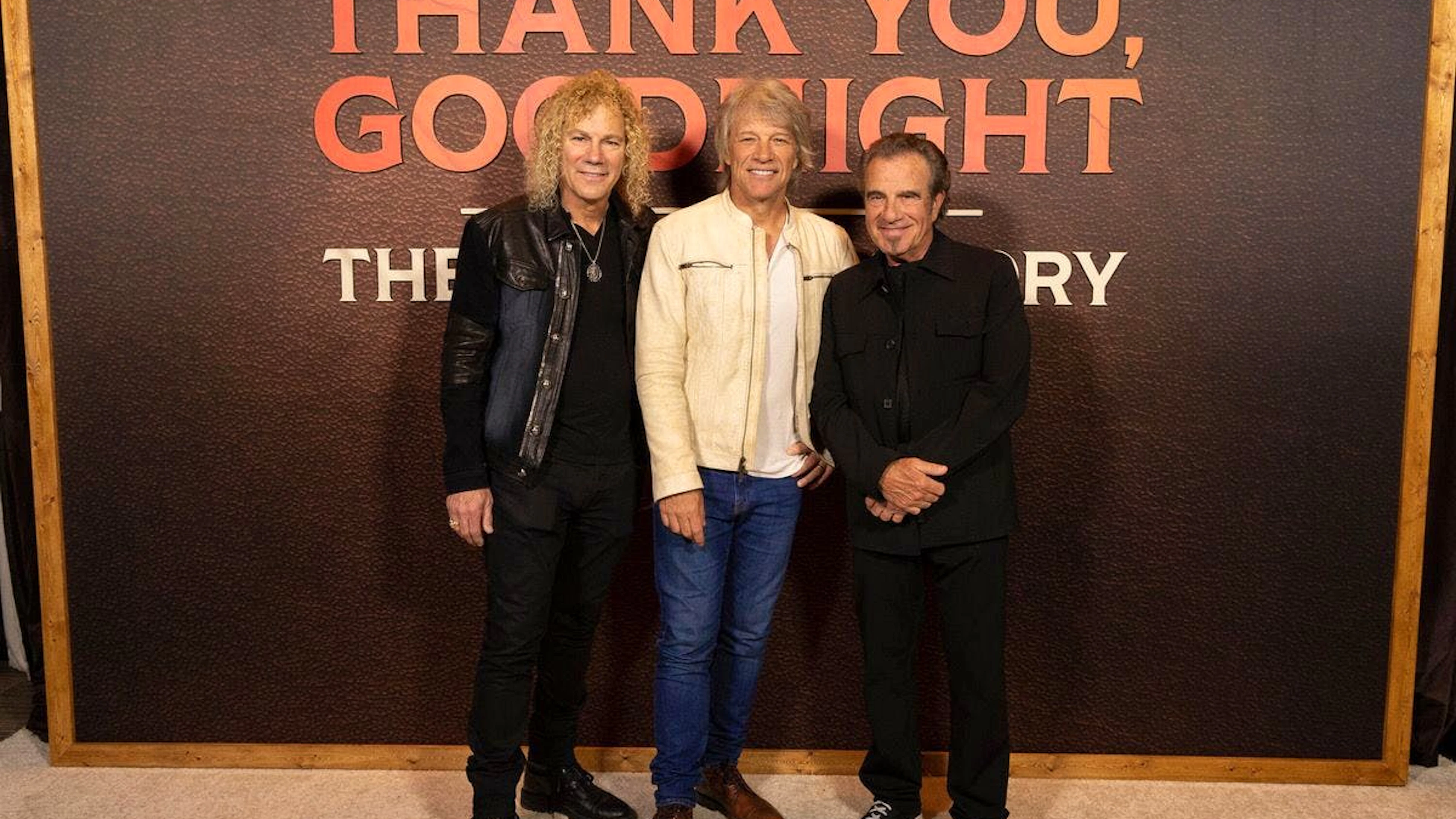 Die Bon Jovi-Gründungsmitglieder David Bryan, Jon Bon Jovi und Tico Torres bei der Dok-Premiere am Festival SXSW in Austin. Alec Such verliess wegen Drogenproblemen 1994 die Band und verstarb 2022. Richie Sambora liess die Band bei einem Konzert hängen und ist seit 2013 nicht mehr dabei. 