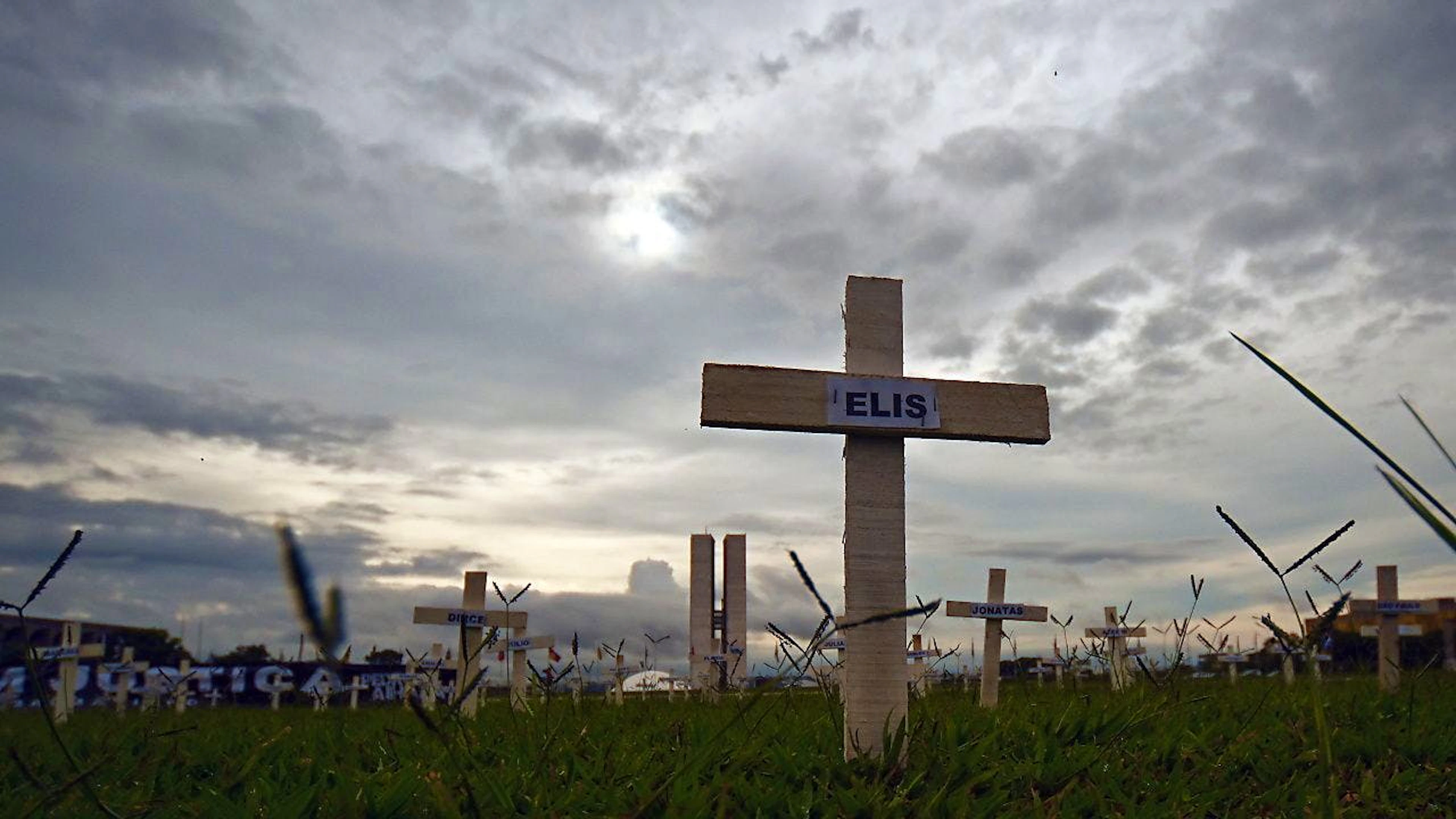 Brasilien gedenkt den Dammbruch-Opfern: Knapp neun Jahre später bieten die Bergbaukonzerne Vale und BHP Vergleichszahlungen in Milliardenhöhe an. (Archivbild)