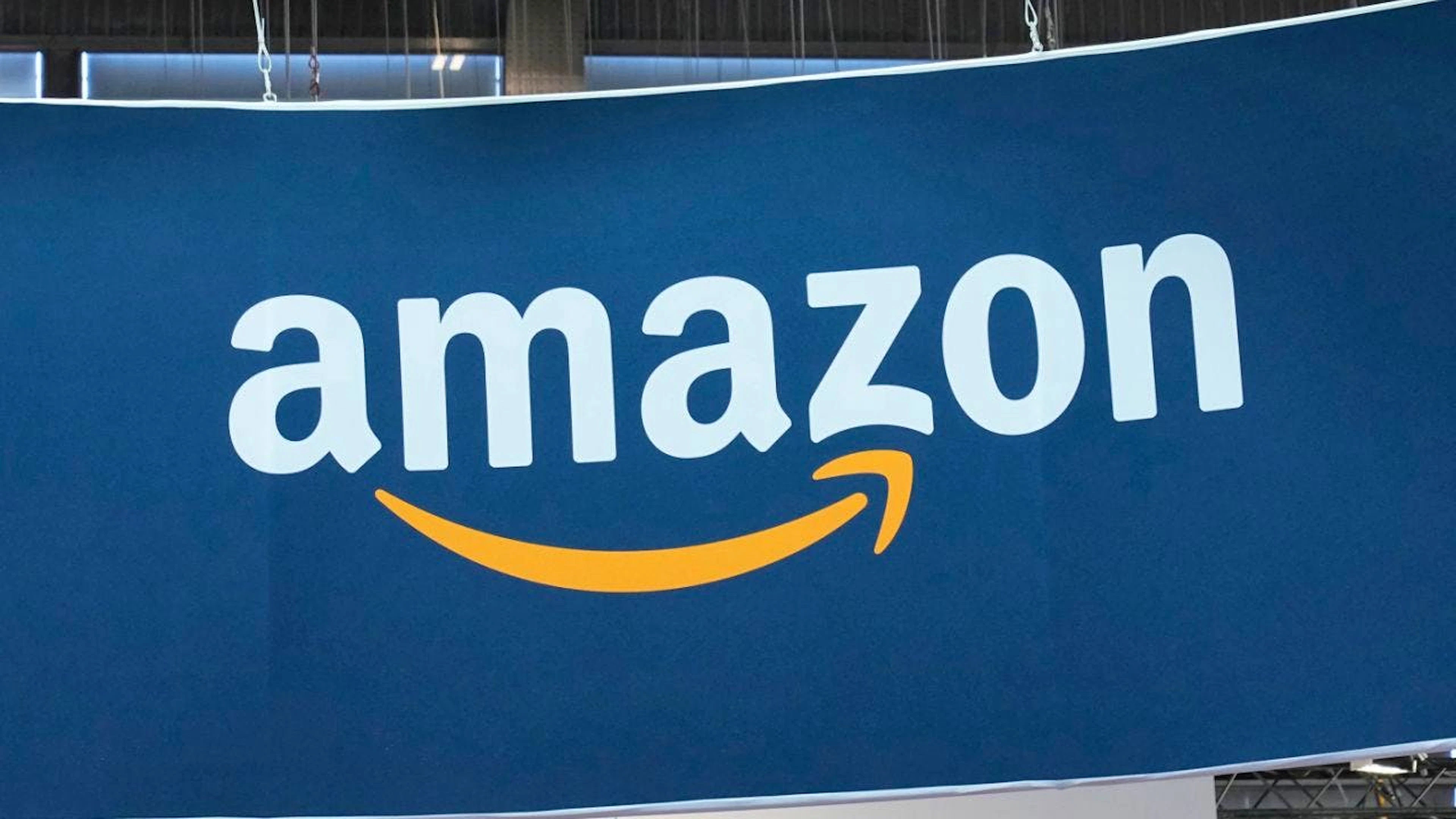 Amazon übertraf mit dem kräftigen Umsatzplus die Erwartungen der Analysten. Die Aktie legte im nachbörslichen Handel zeitweise um mehr als drei Prozent zu.