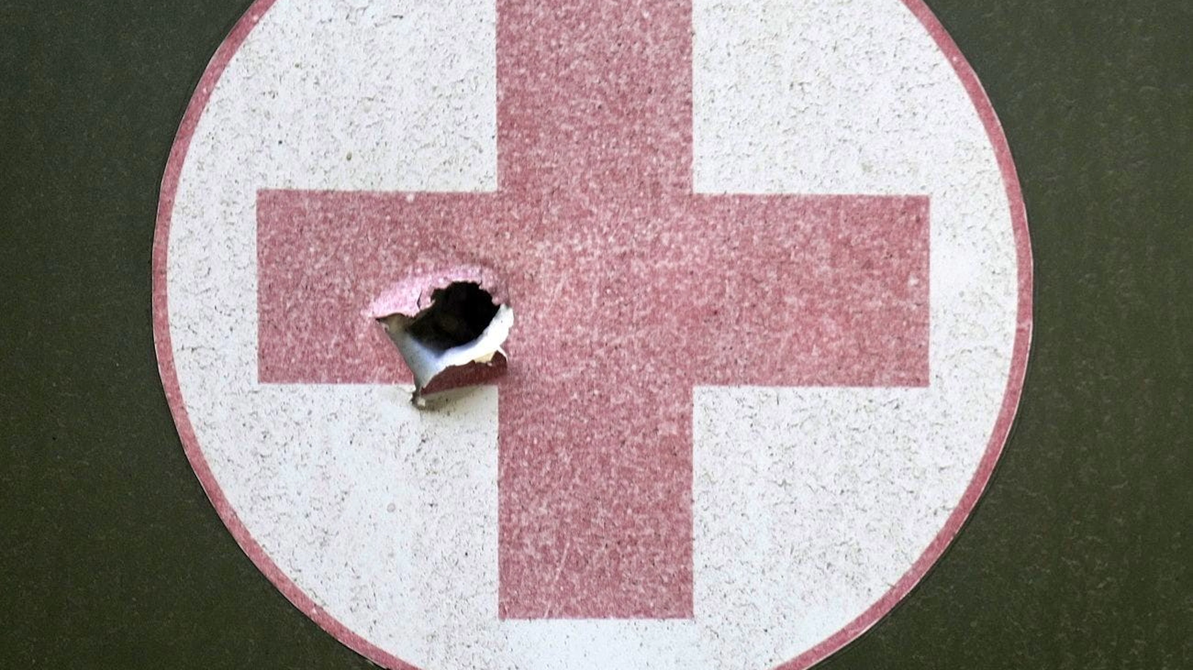 La Croix-Rouge russe (CRR) aurait soutenu la guerre contre l'Ukraine et même aidé à la formation militaire d'enfants. La Fédération internationale des Sociétés de la Croix-Rouge et du Croissant-Rouge (IFRC) veut enquêter sur ces accusations.