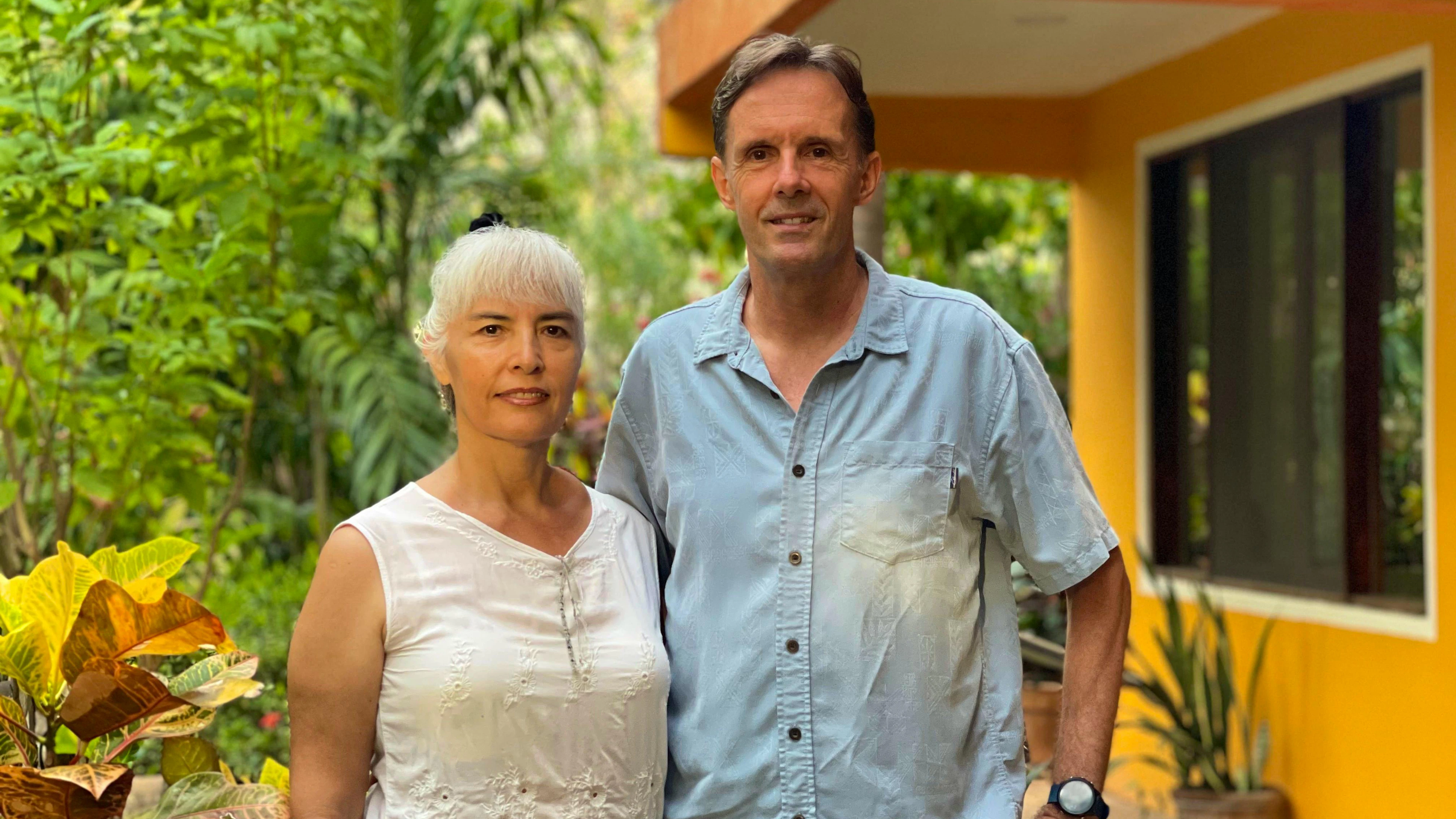Reto Patt führt seit 1998 zusammen mit seiner Frau Shirley die Sprachschule Wayra in Tamarindo, Costa Rica. Eröffnet hat Shirley die Schule bereits 1996.