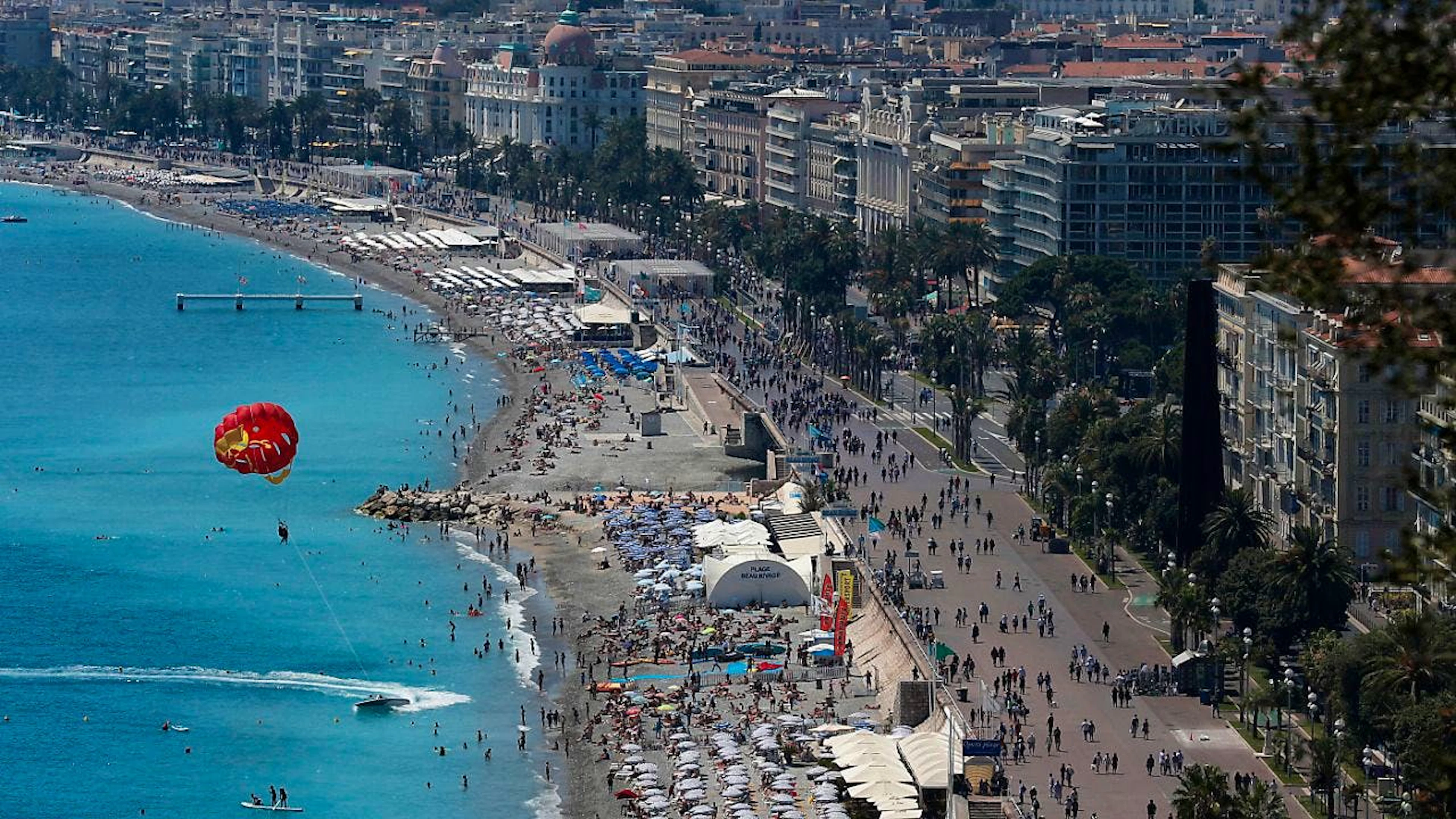 La celebre «Promenade des Anglais» sul lungomare a Nizza