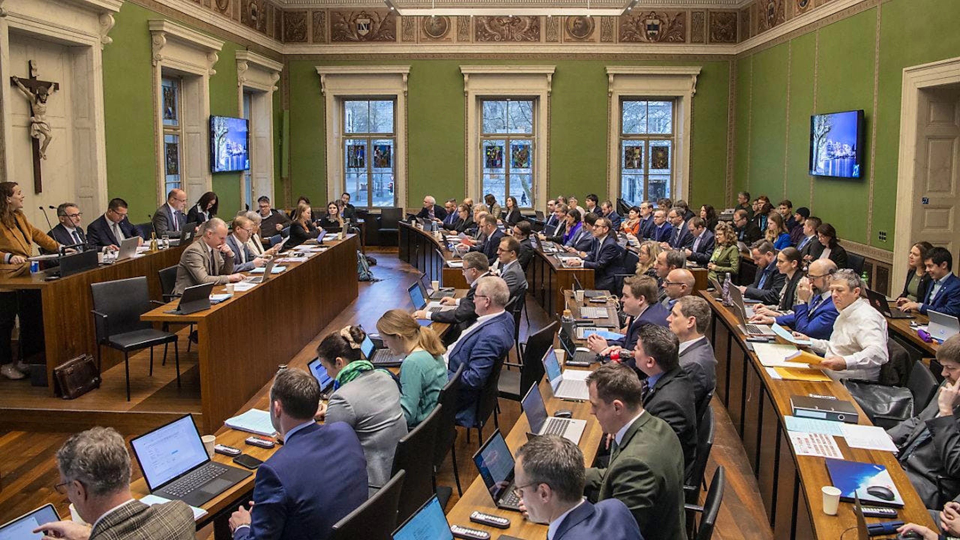 Der Zuger Kantonsrat debattierte über die mögliche Zusammenschliessung von Friedensrichterämtern. (Archivbild)