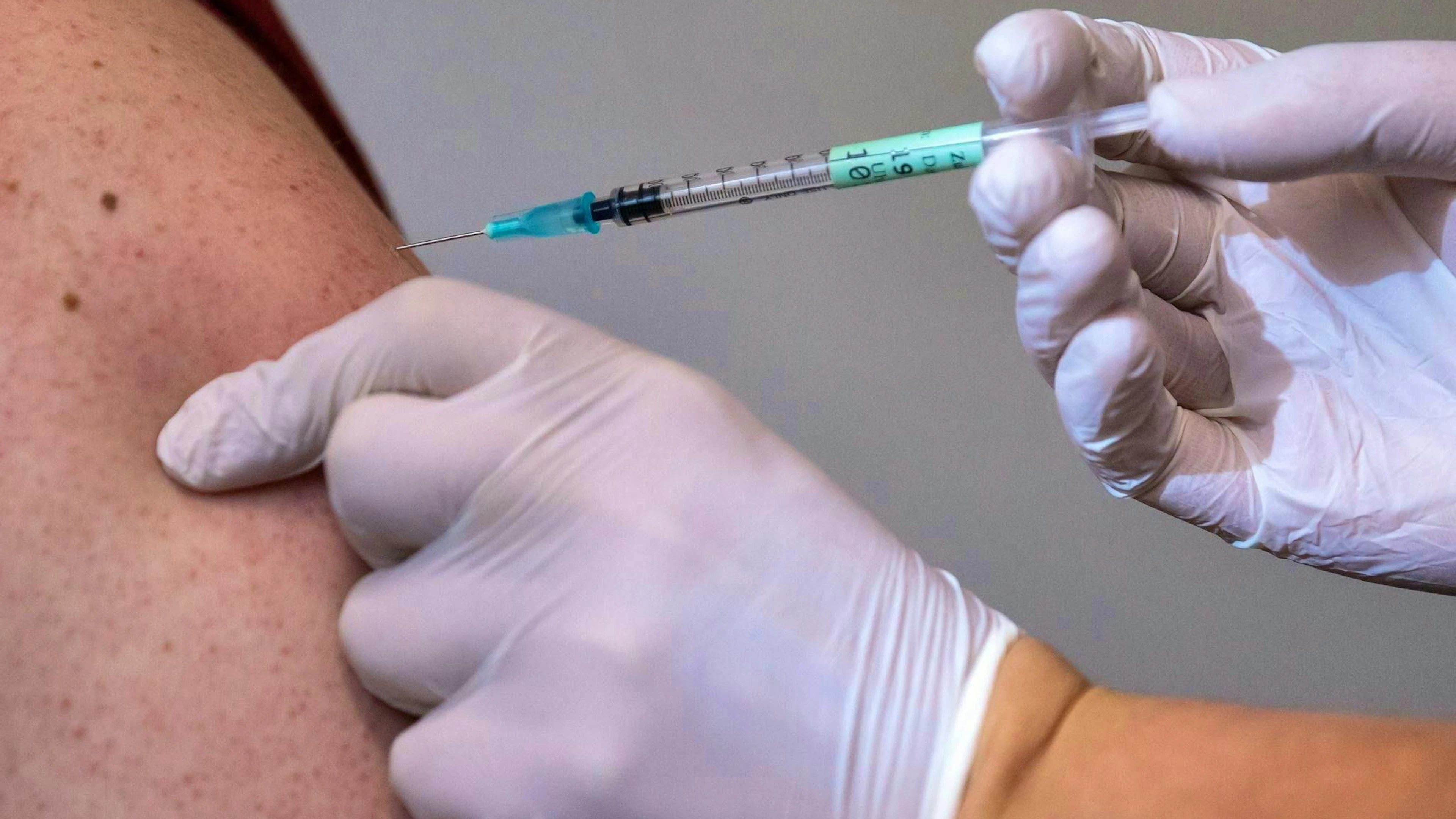 La vaccinazione contro il Covid ha causato gravi effetti collaterali in alcune persone.