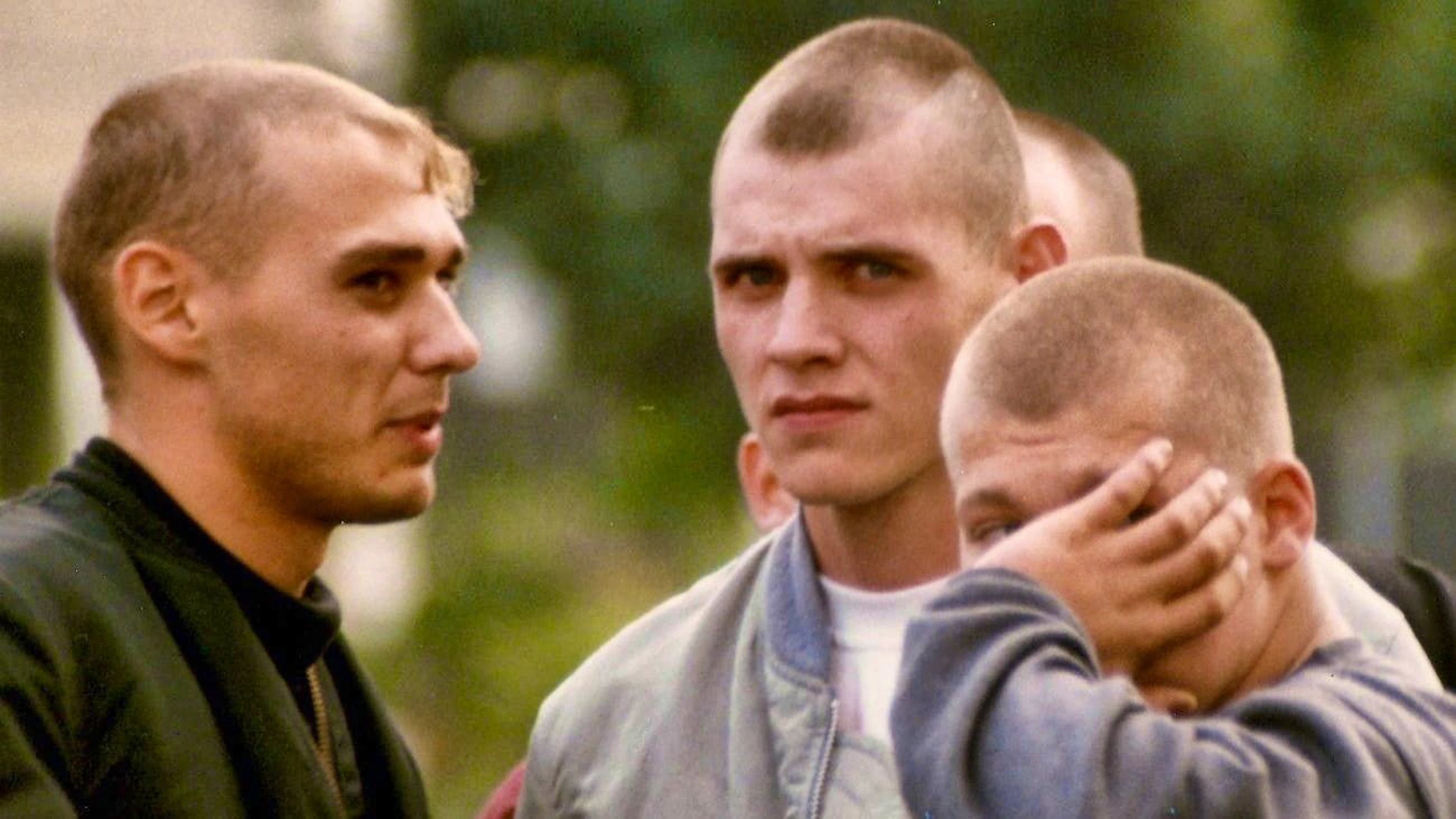 I neonazisti Uwe Mundlos (a sinistra) e Uwe Boehnhardt (al centro), fotografati a Erfurt nell'autunno 1996.