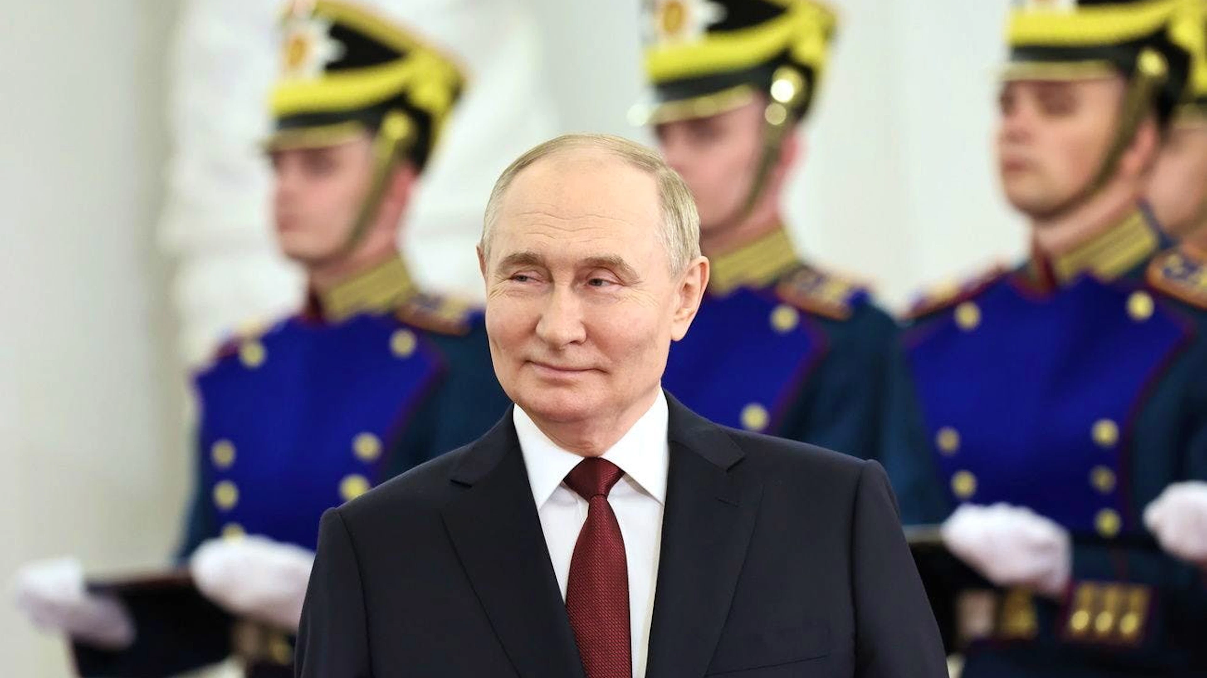 Il presidente russo Vladimir Putin assiste a una cerimonia in occasione della Giornata della Russia, al Cremlino, a Mosca, il 12 giugno 2024.