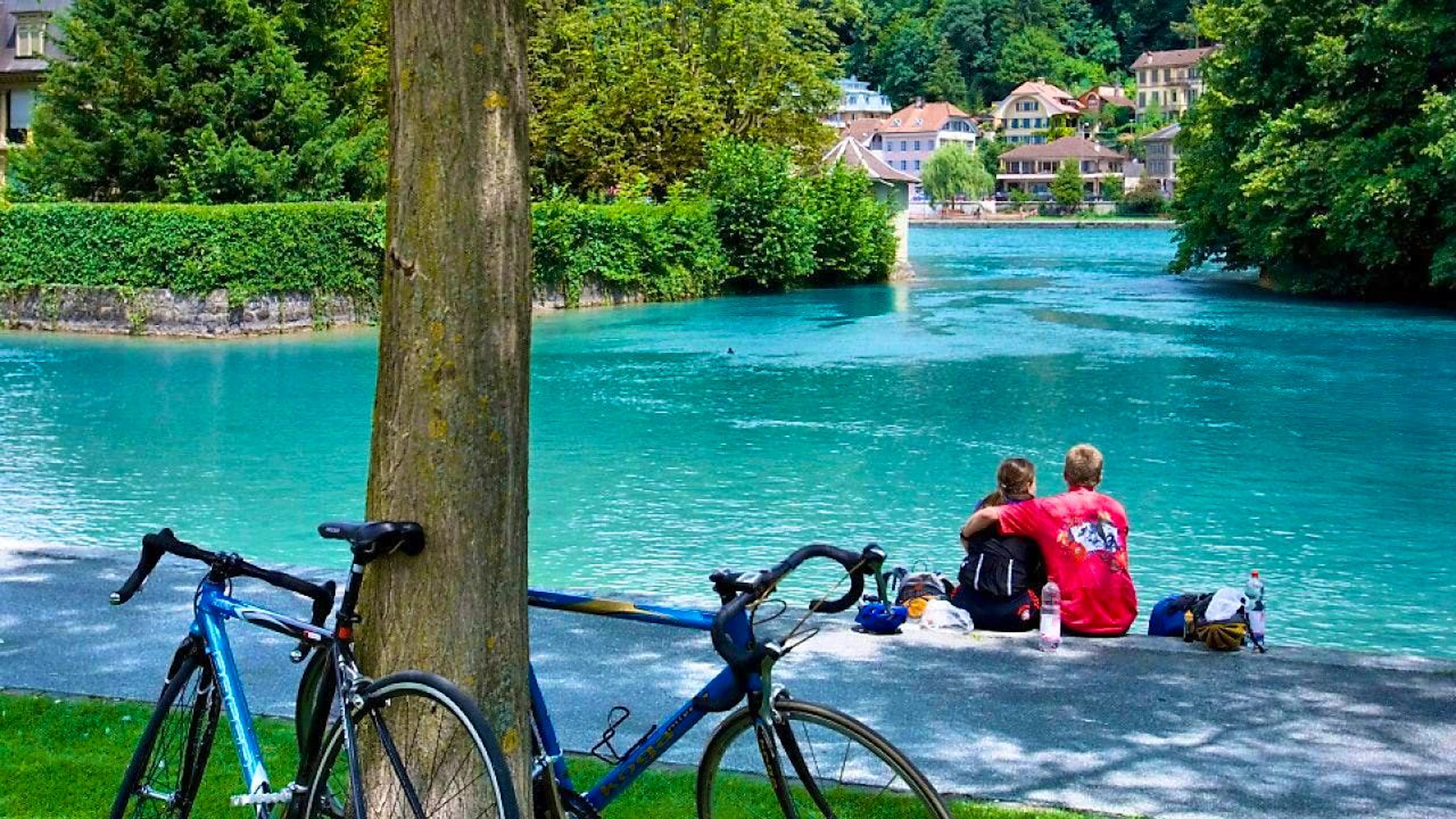The feasibility study for two bridges for the pedestrian and cycle network between Thun railroad station and Steffisburg has been completed. One of the new bridges is to cross the River Aare. (symbolic image)