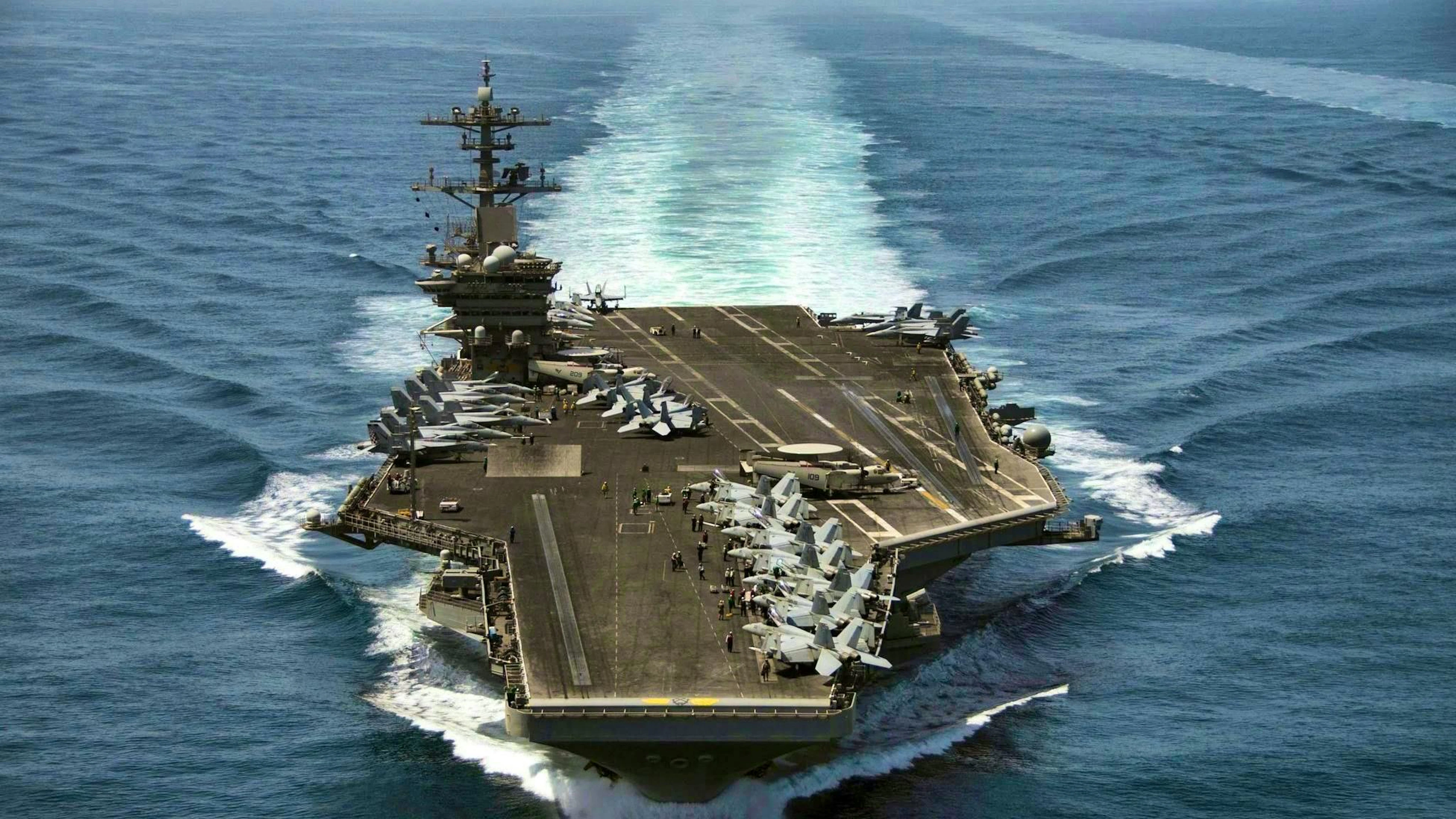 The aerial photo provided by the US Navy shows the aircraft carrier "USS Theodore Roosevelt". (Archive)