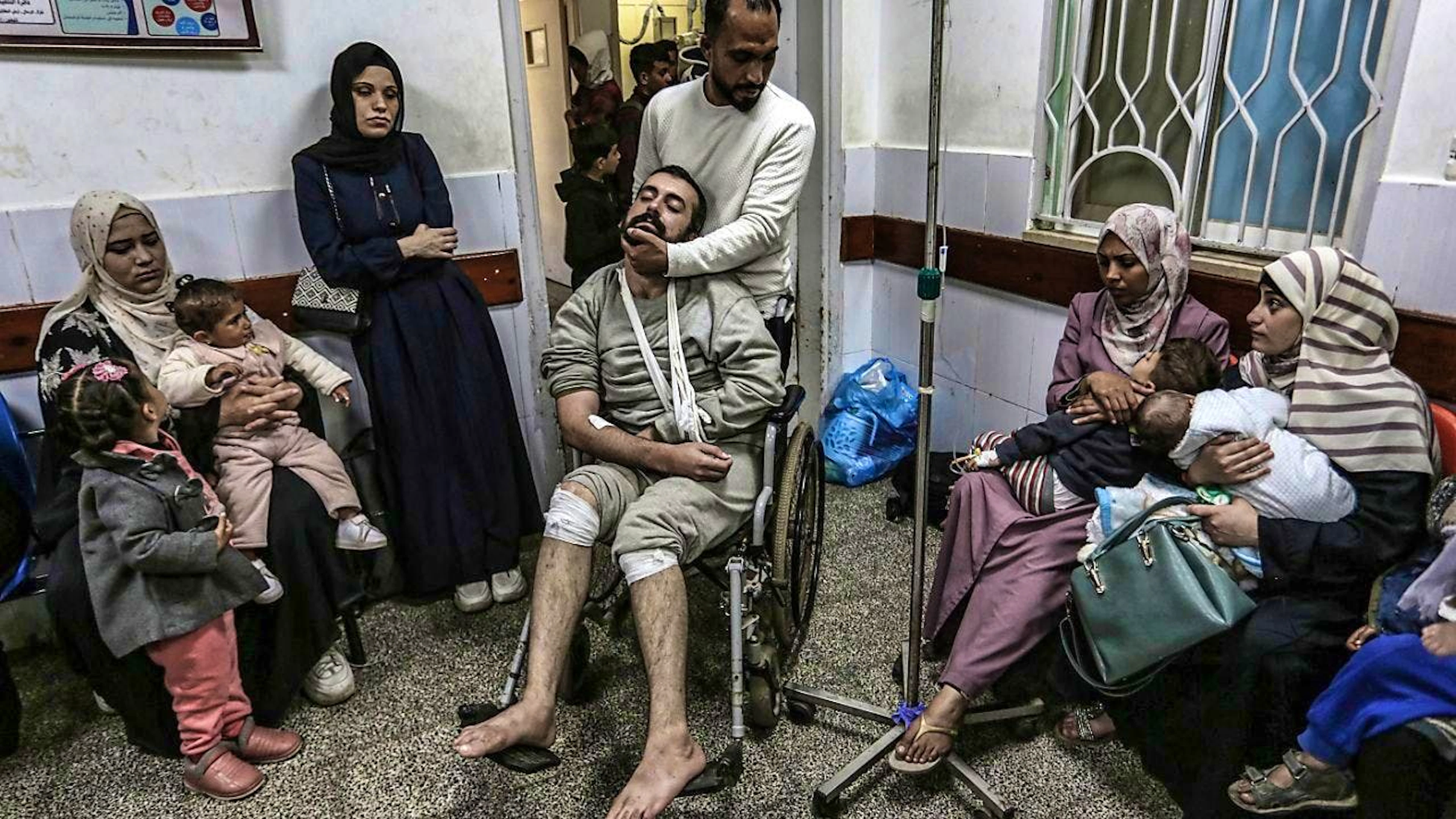 ARCHIVE - A Palestinian prisoner released by the Israeli army is taken to Al-Najjar hospital in Rafah for a medical examination. Photo: Abed Rahim Khatib/dpa