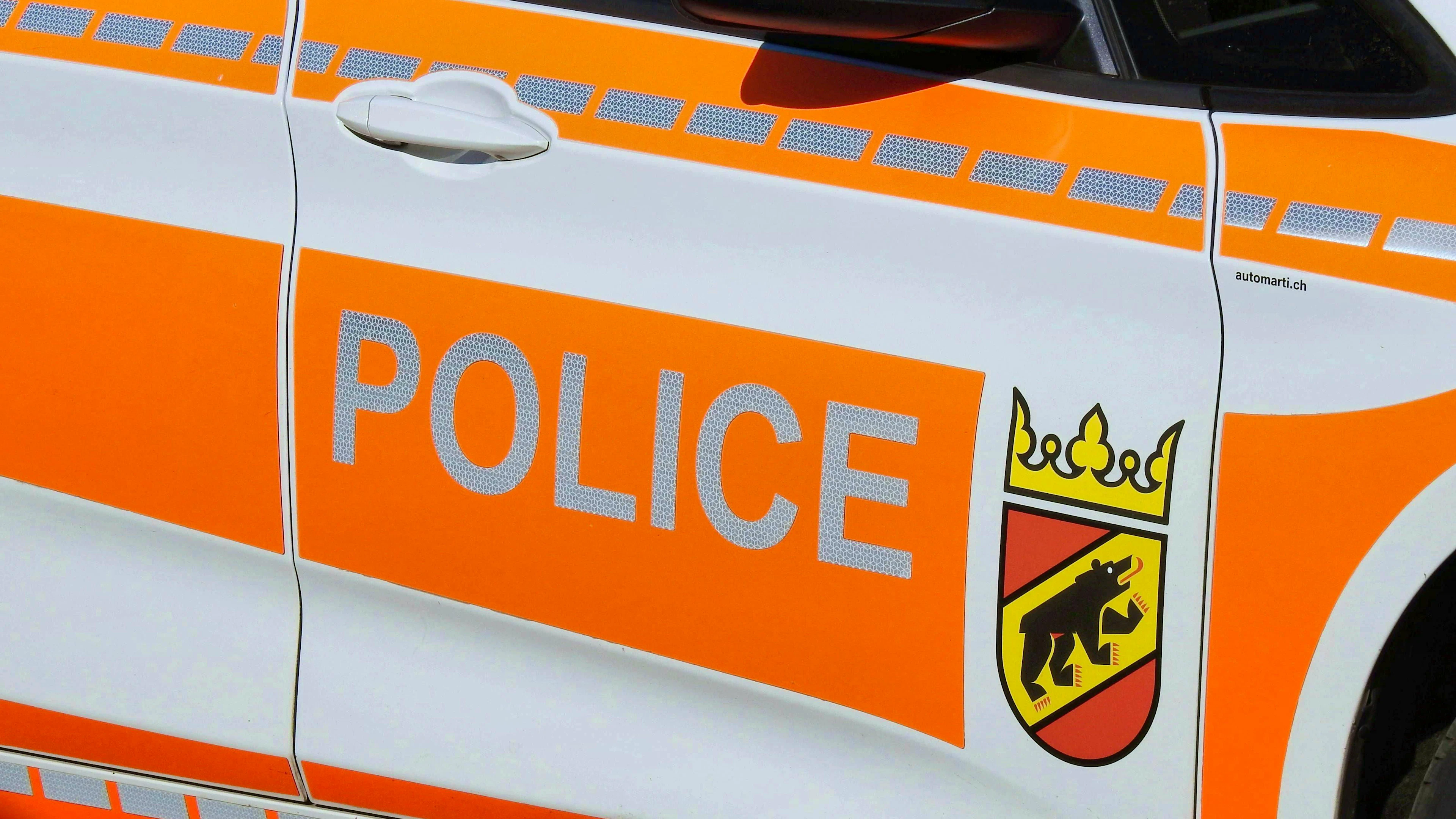 In Wabern near Bern, a female driver broke through a police cordon.