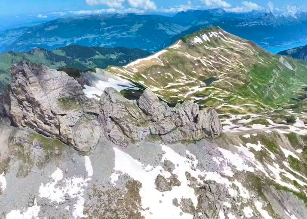 Two people fall and die on a climbing tour