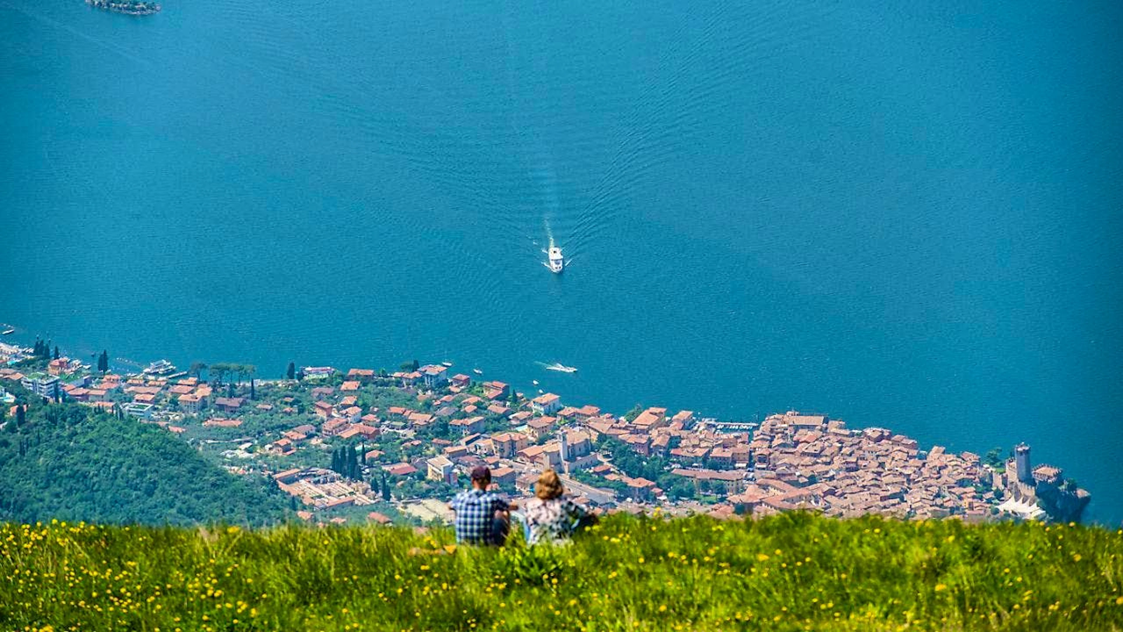 ARCHIVE - Norovirus has broken out on Lake Garda. Photo: Daniel Reinhardt/dpa