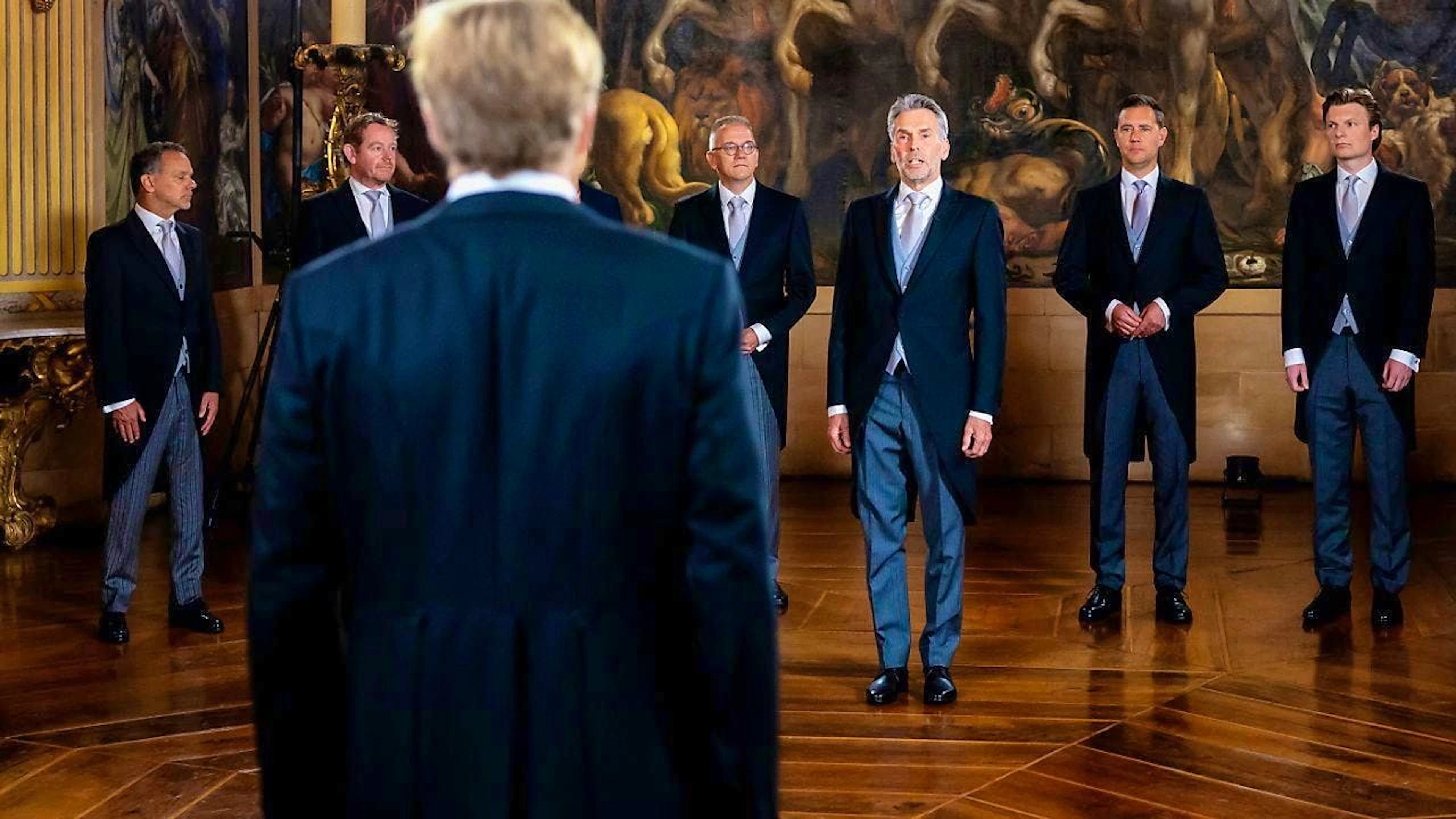 dpatopbilder - Prime Minister Dick Schoof (3rd from right) is sworn in by Dutch King Willem-Alexander in the royal palace Huis ten Bosch. Photo: Remko de Waal/ANP POOL/AP/dpa