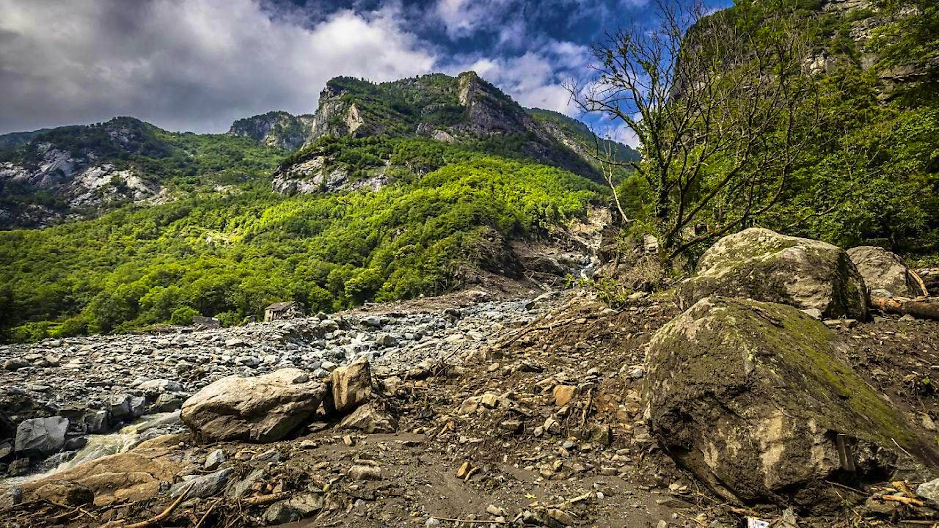 Three women died at the weekend as a result of the storm in Val Bavona. According to information from the cantonal police, they were victims of a landslide.