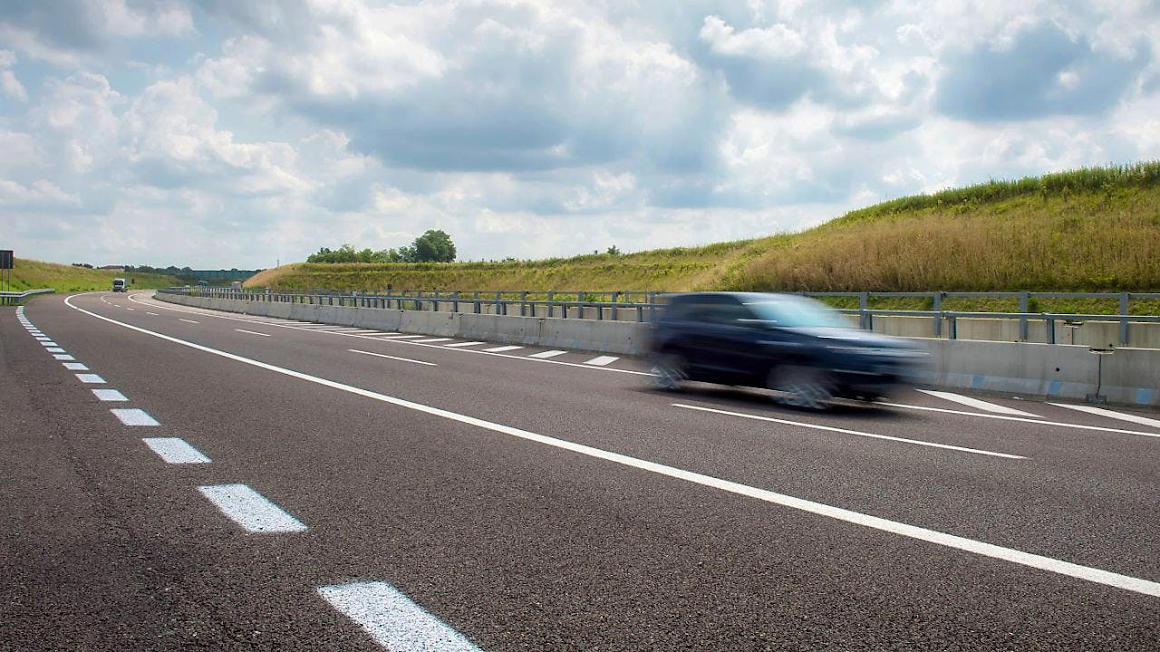 Grave incidente autostradale in Puglia, coinvolta una famiglia svizzera.
