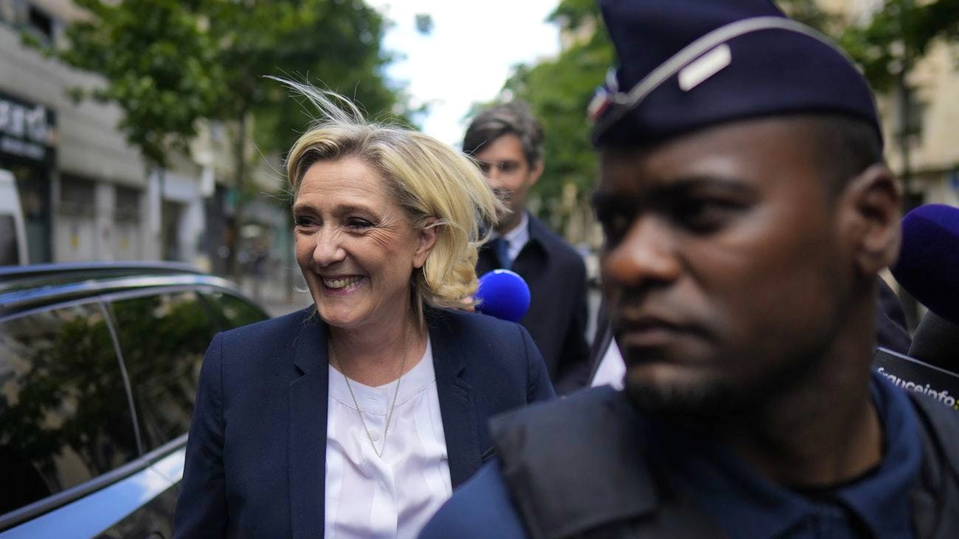 Marine Le Pen, dopo lo tsunami di voti a loro favorevole di domenica scorsa e il contro-tsunami delle 220 astensioni del Fronte Repubblicano anti-RN, si dice ancora certa della maggioranza assoluta.