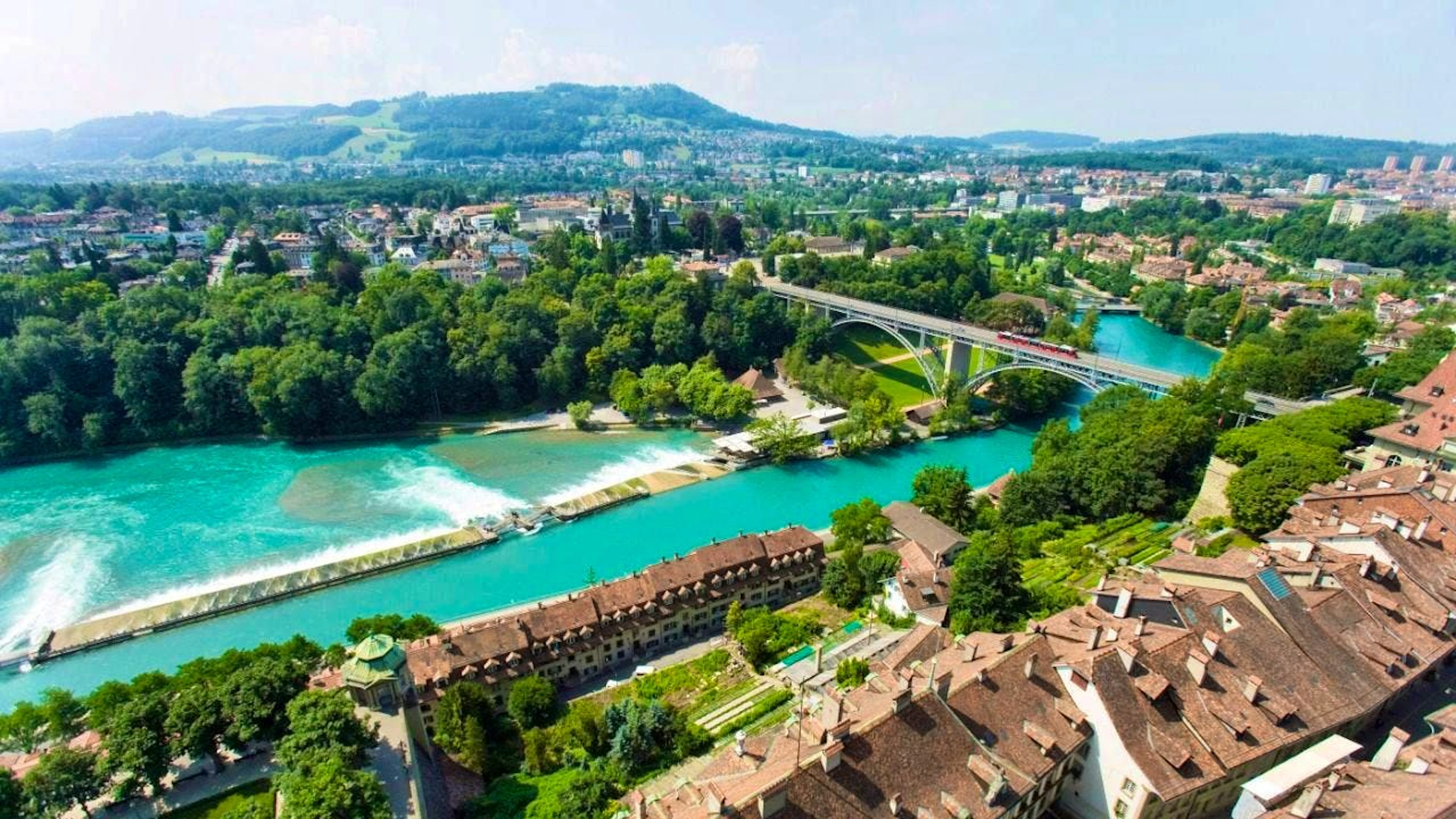 The Englische Anlagen are located on the steep, north-facing slope of the Aare opposite Bern's old town, between Kirchenfeldbrücke and Bärenpark. (archive picture)