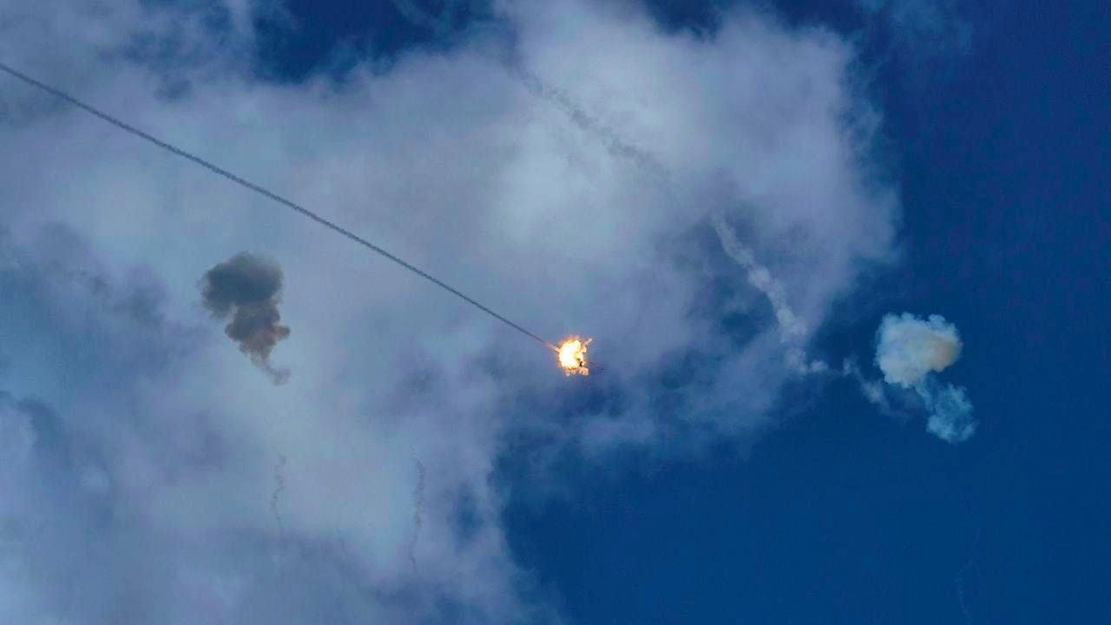 ARCHIVE - Hezbollah in Lebanon says it has fired more than 200 rockets at northern Israel (archive photo). Photo: Leo Correa/AP/dpa
