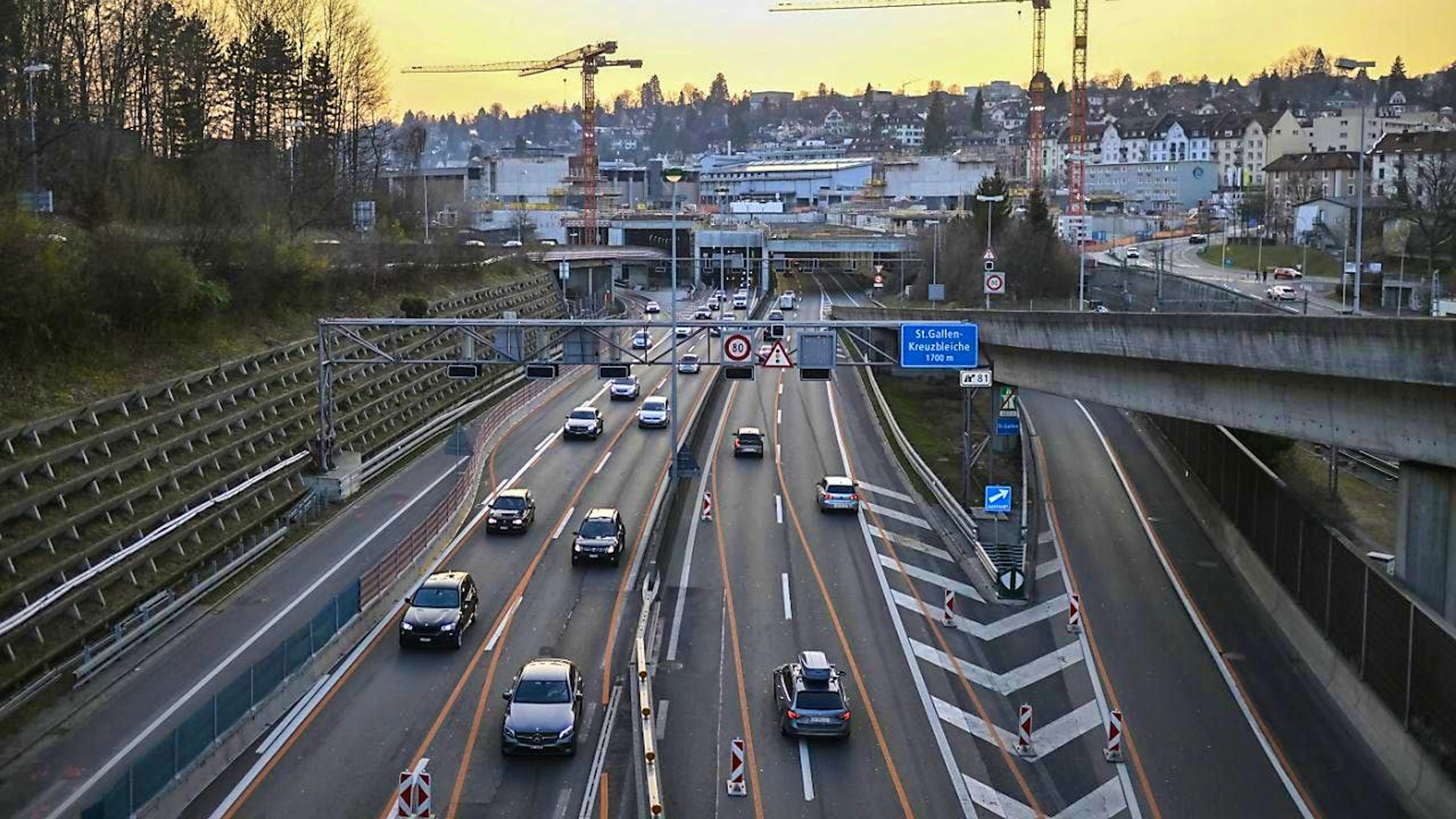 The 2023 expansion phase for the motorway network includes a third tube of the Rosenberg tunnel on the A1 near St. Gallen. (archive image)
