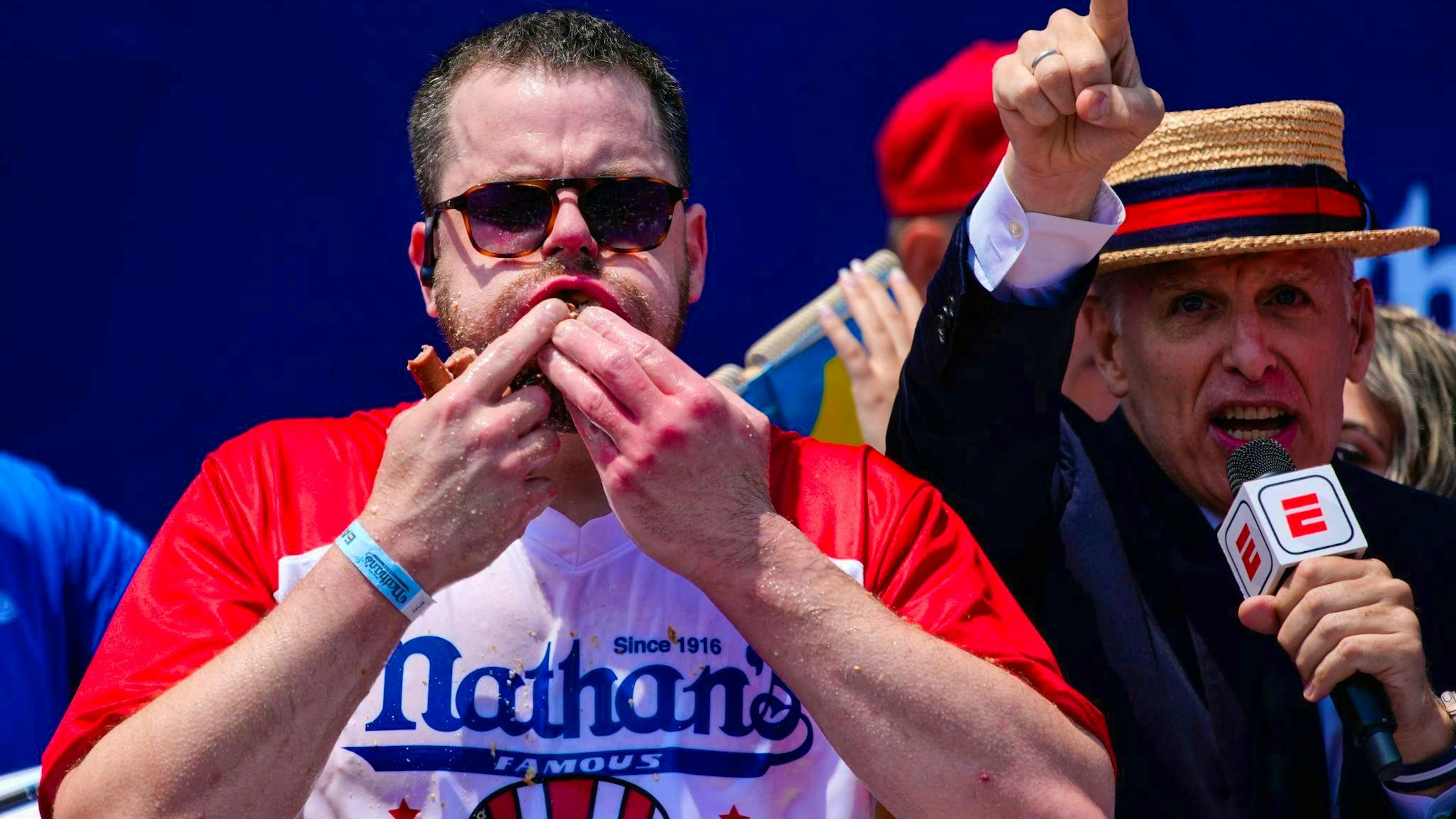 His first title: Patrick Bertoletti devoured 58 buns and sausages in ten minutes.