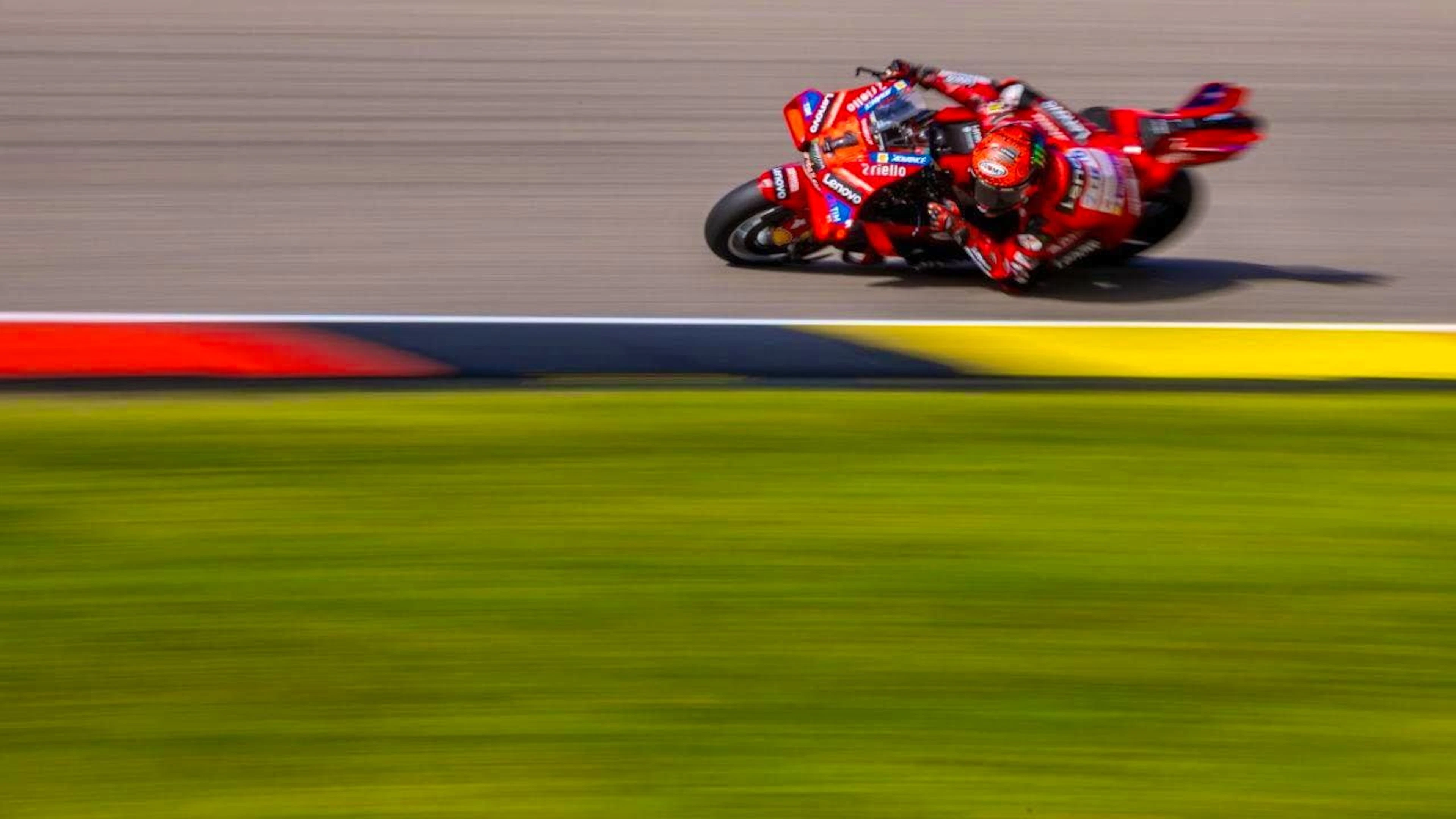 As in the three previous races, Francesco Bagnaia also wins the German GP. At the Sachsenring, he benefits from a crash by race leader Jorge Martin