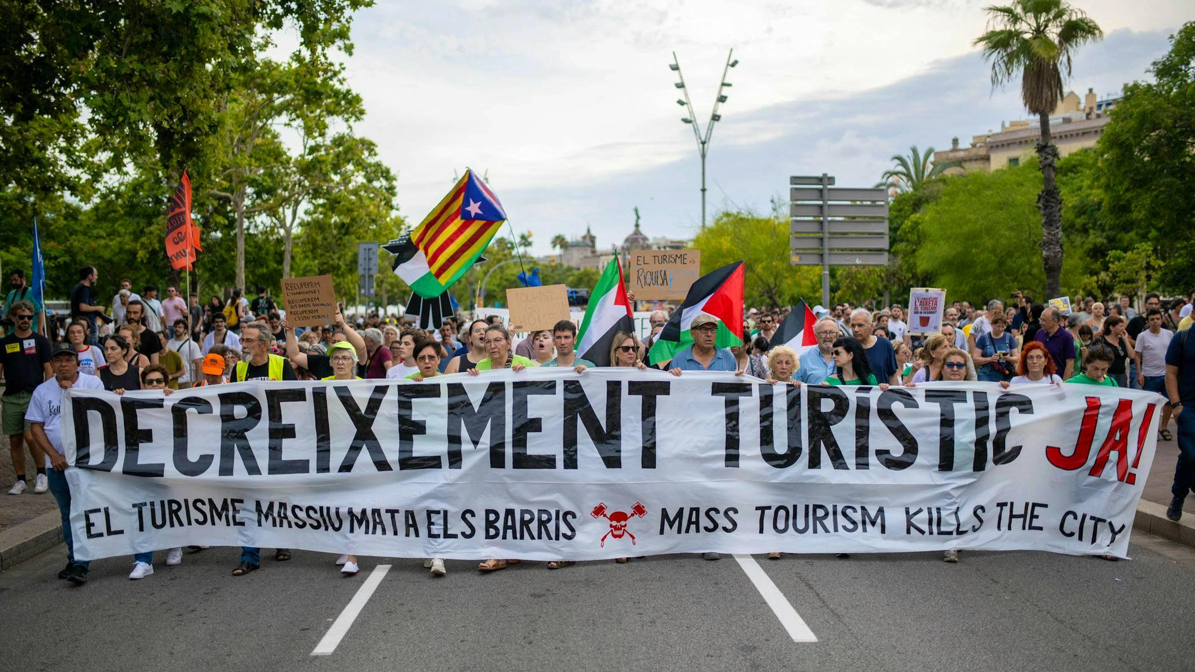 Von einer «Verminderung des Massentourismus jetzt» erhoffen sich viele Menschen einen bezahlbareren Wohnraum.