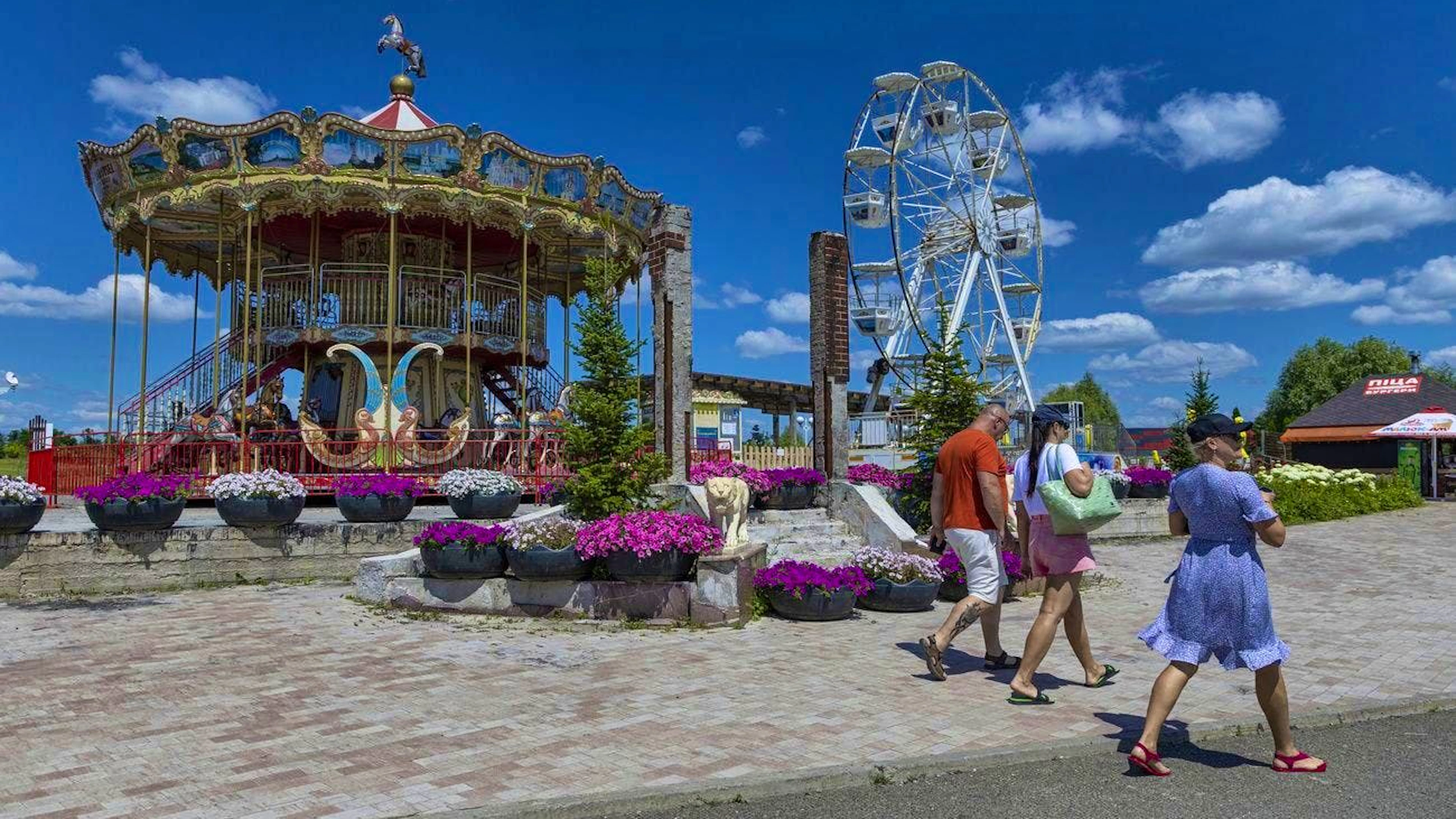 Flowers at the entrance to Dobro Park in Motyshyn.