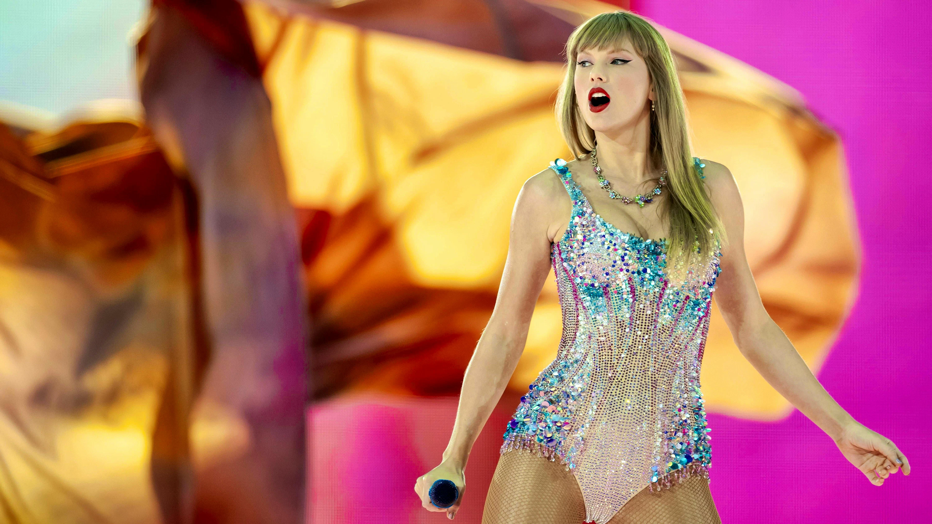 Bruno Bötschi, redattore di blue News, ha scoperto che la procedura per assistere a un concerto di Taylor Swift è complicata come se si volesse visitare la sede del servizio segreto britannico MI6 a Londra.