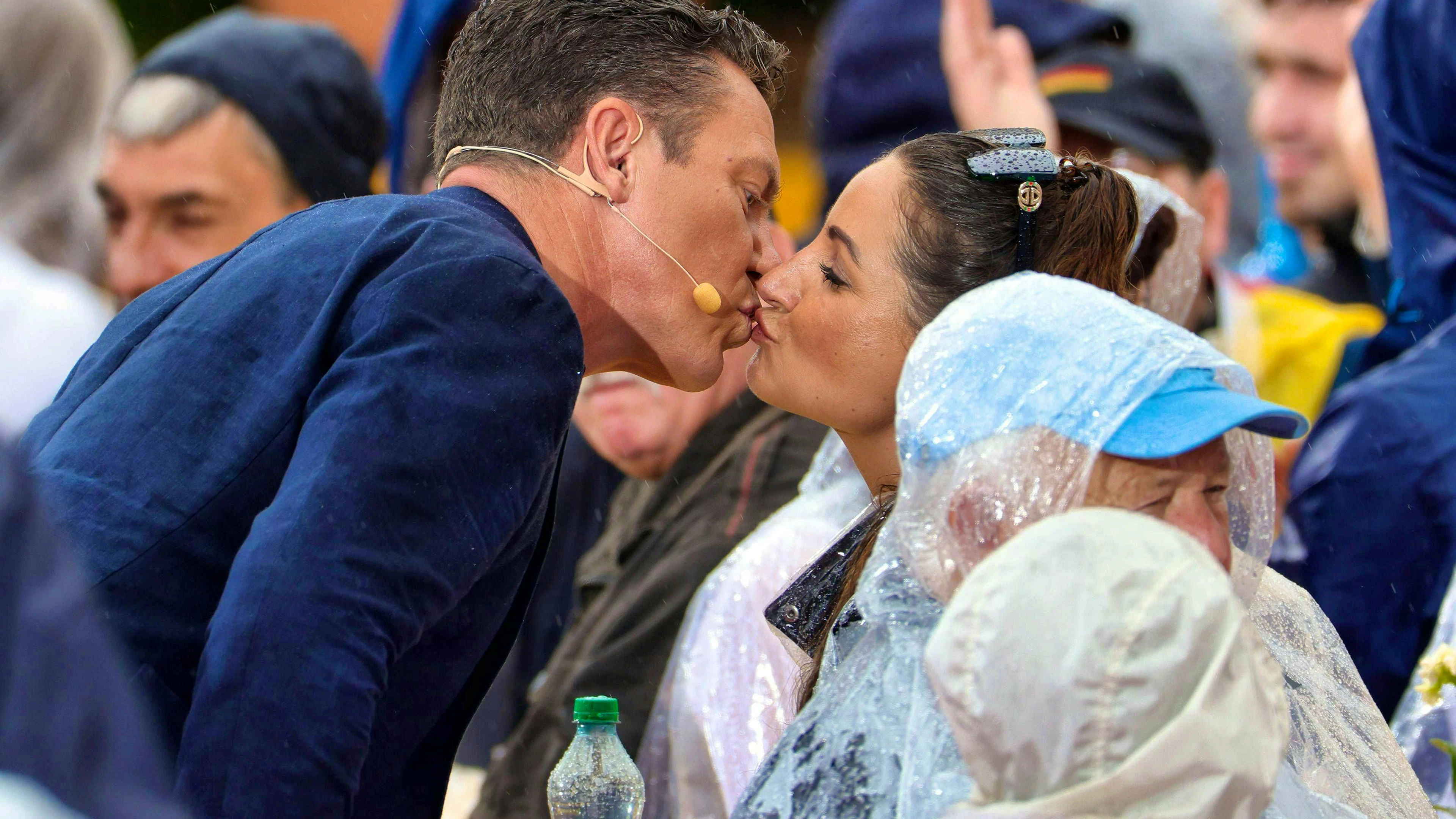 The German TV presenter and pop singer lives in it with his girlfriend Eva Luginger.