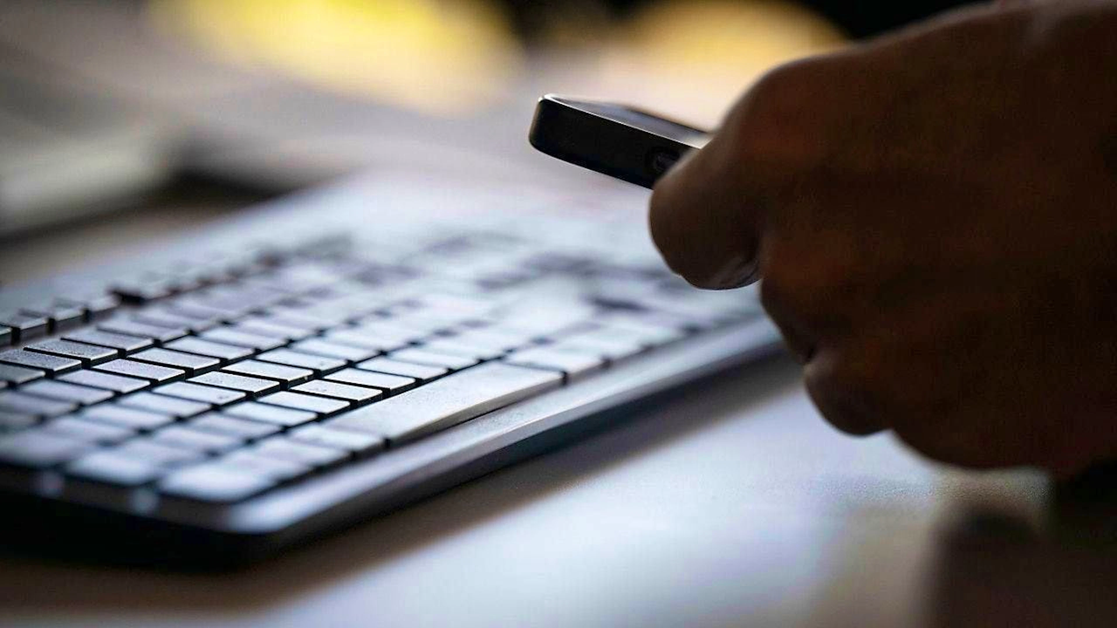 What happens to the digital estate of a deceased person? Heirs often face difficulties with this question. (Archive image)
