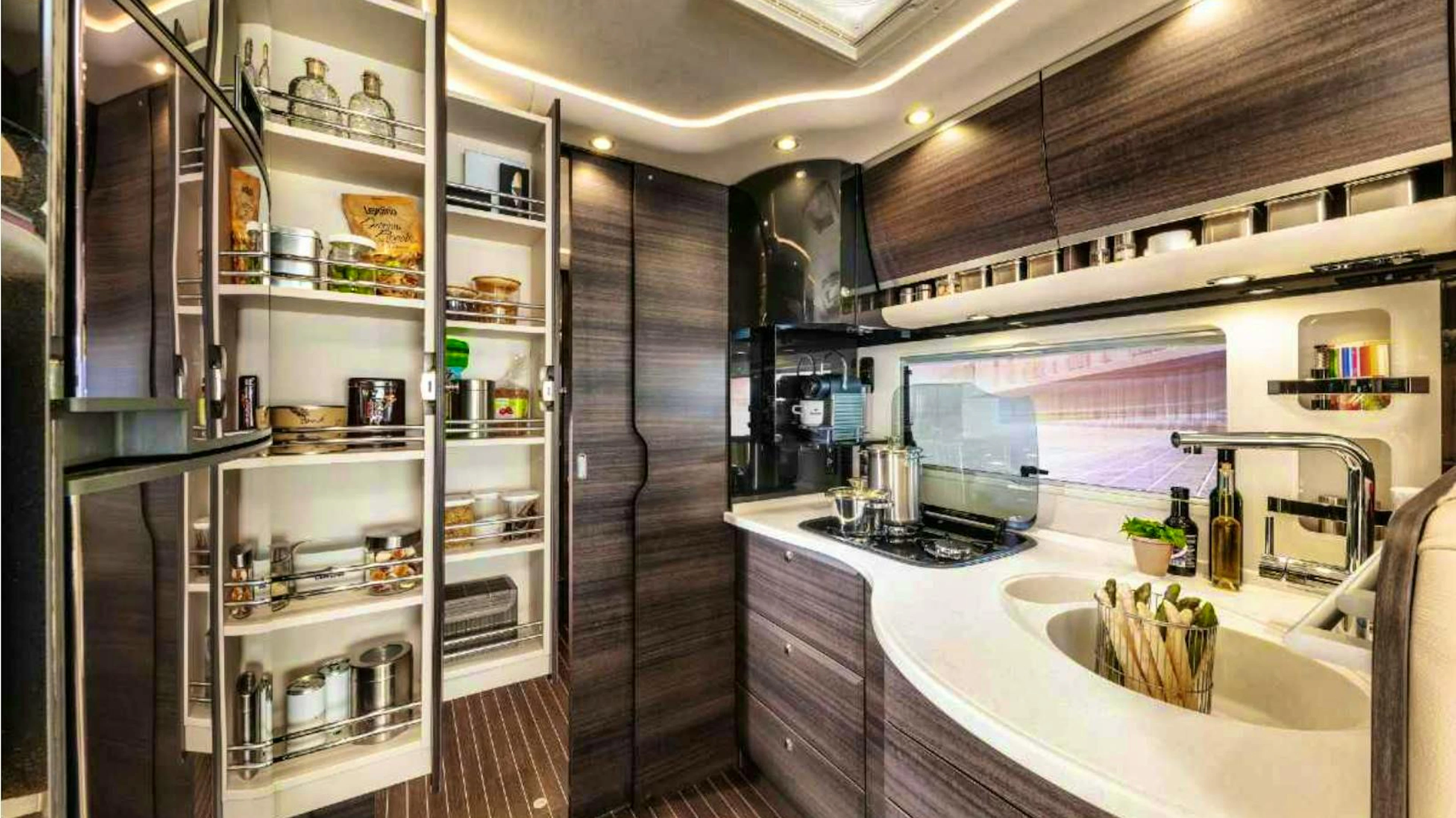 This is what the kitchen looks like.