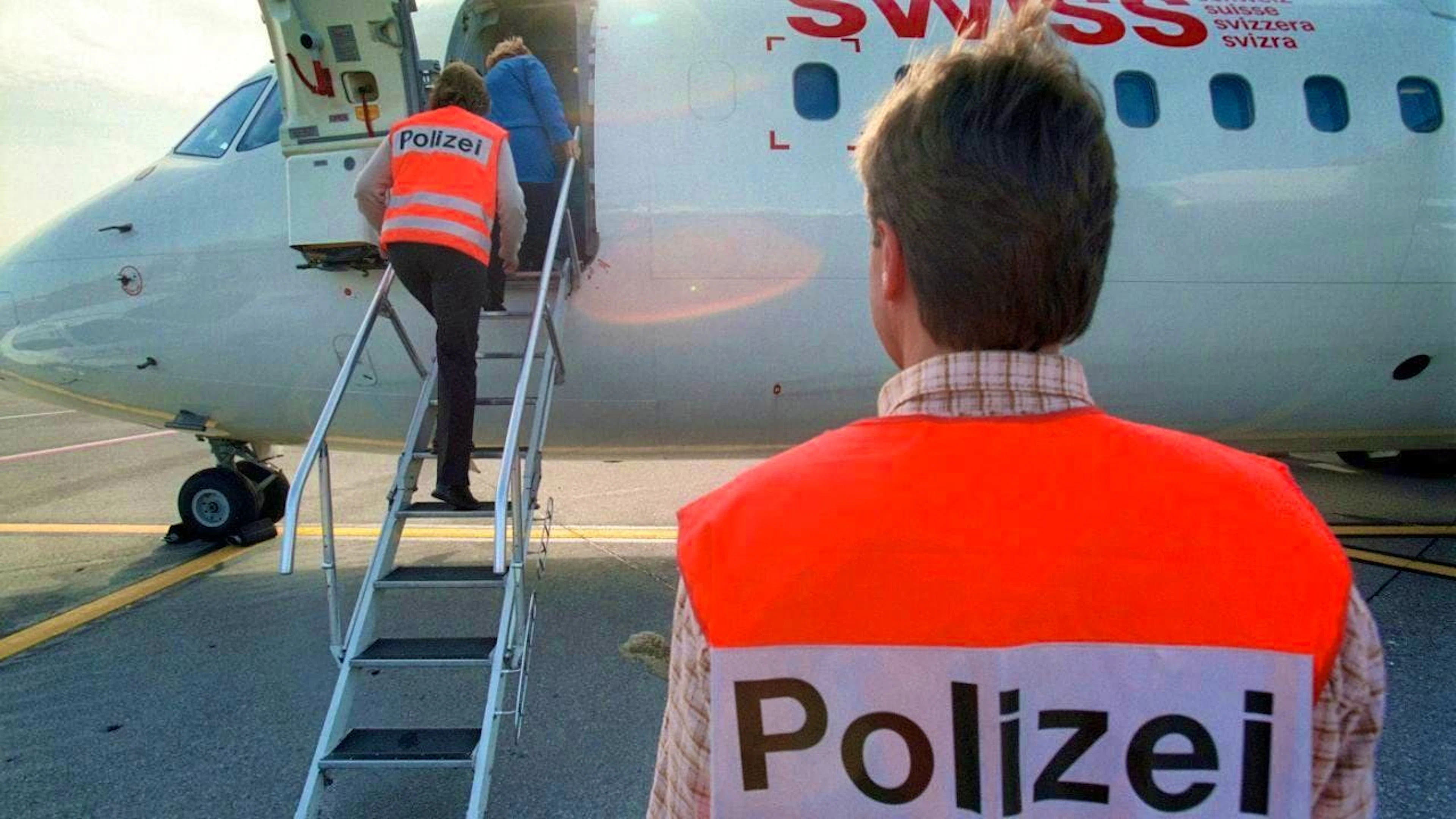 Deportation of a rejected Bulgarian family at Zurich Airport. (archive picture)