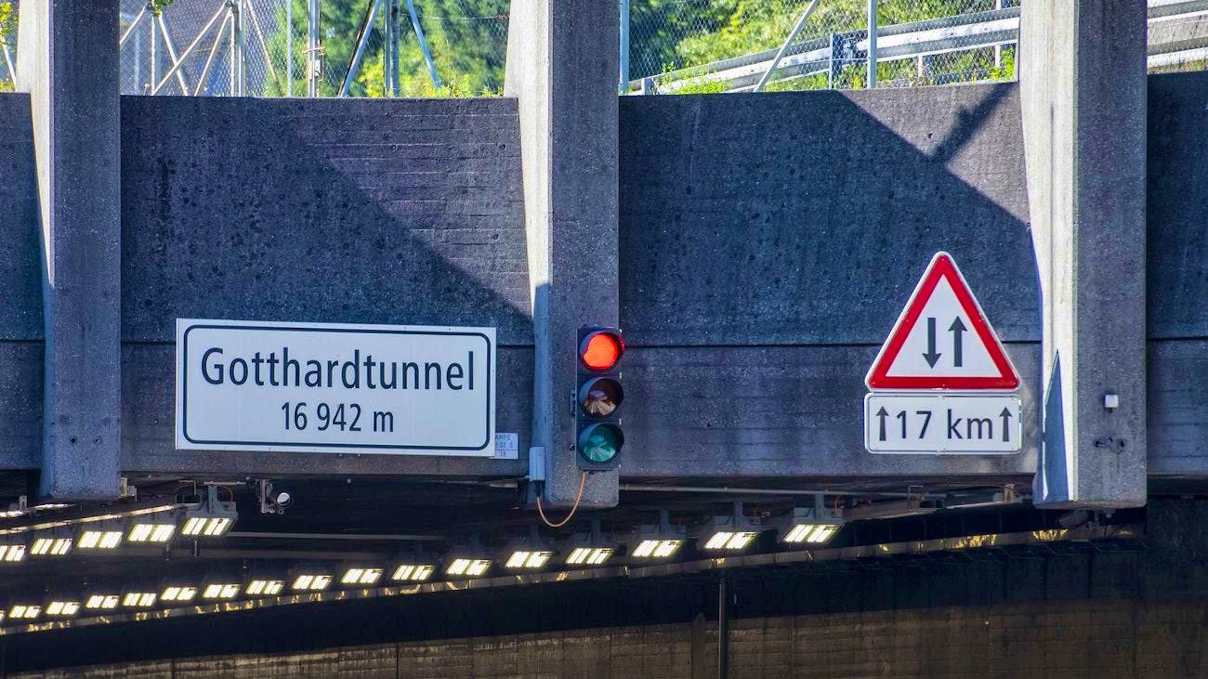 The Gotthard tunnel is closed