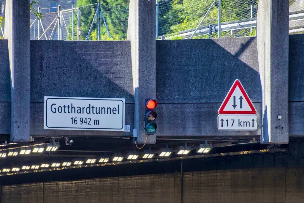 Gotthard tunnel completely closed after accident