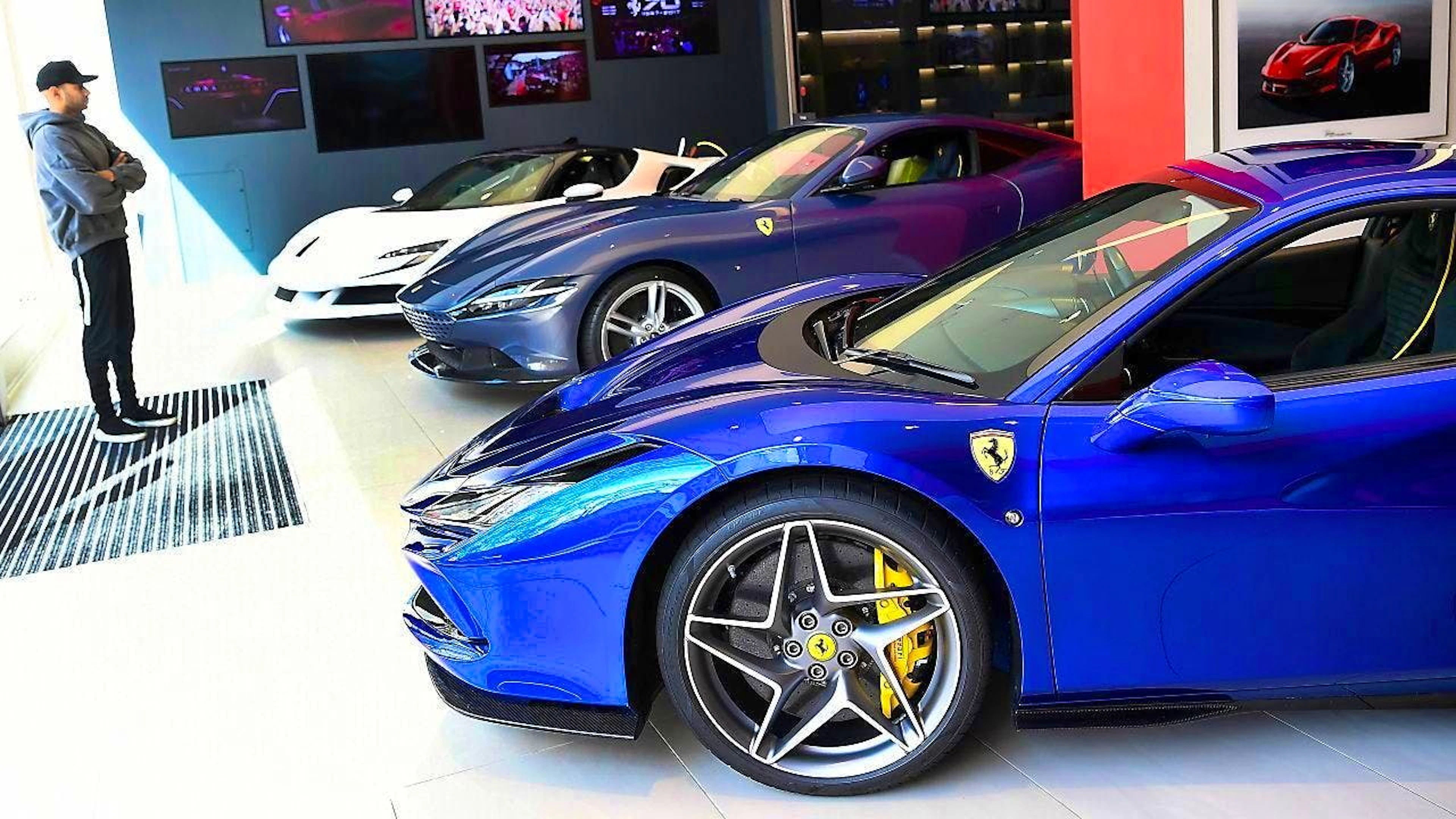 If you have the necessary money, you can afford a Ferrari. (symbolic image)