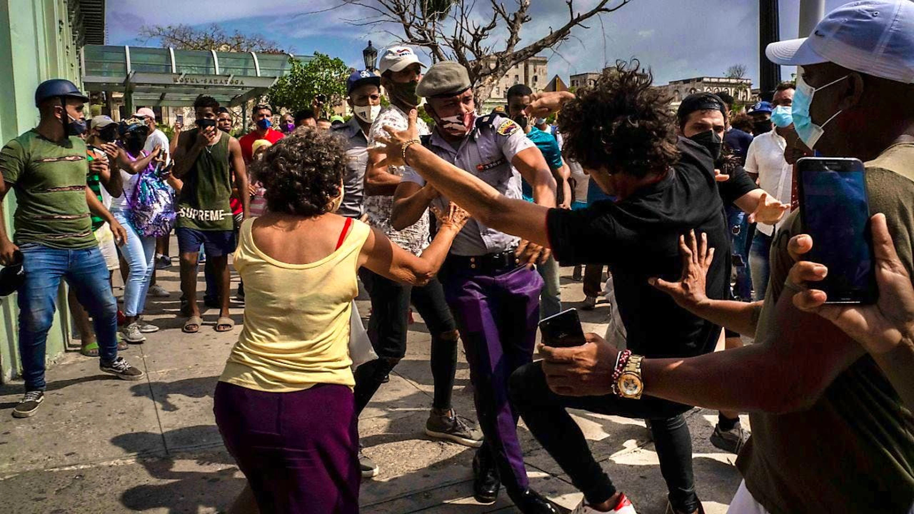 ARCHIVE - Three years ago, thousands of Cubans demonstrated against mismanagement and for freedom. Photo: Ramon Espinosa/AP/dpa
