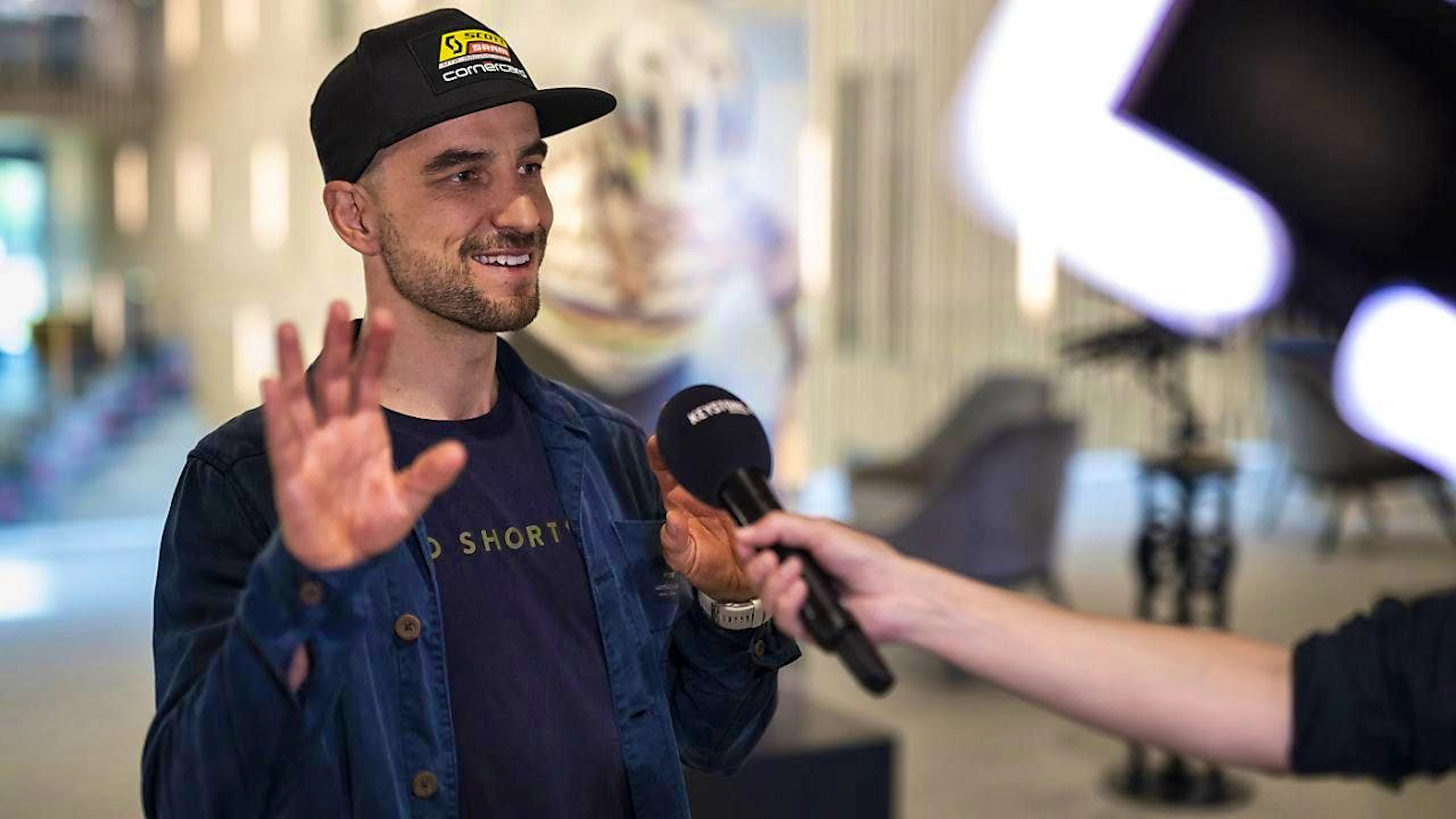 Nino Schurter is interviewed by Keystone-SDA