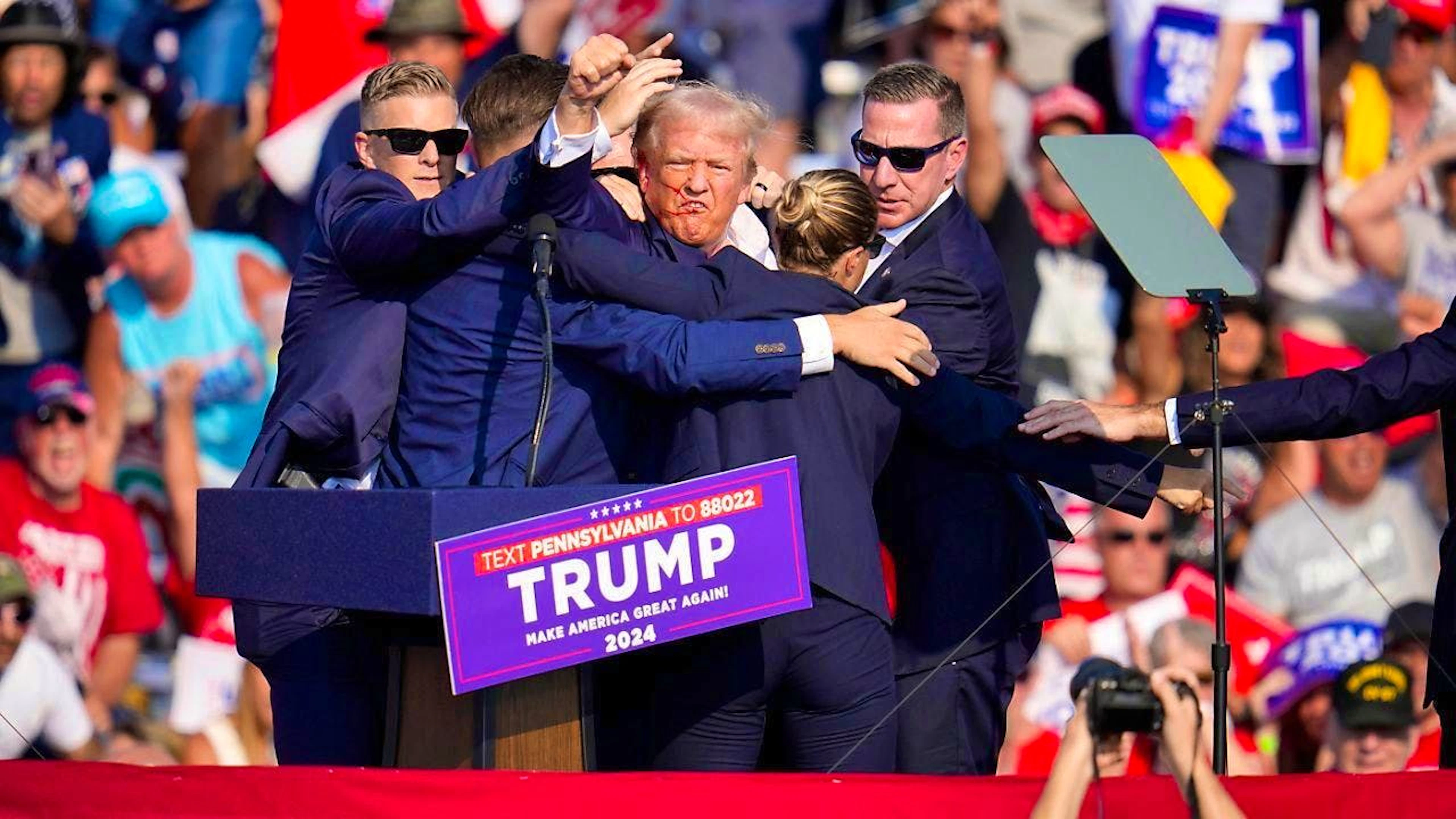 US Secret Service agents protect Republican presidential candidate and former US President Donald Trump on stage at a campaign event in Butler, Pennsylvania. Photo: Gene J. Puskar/AP/dpa