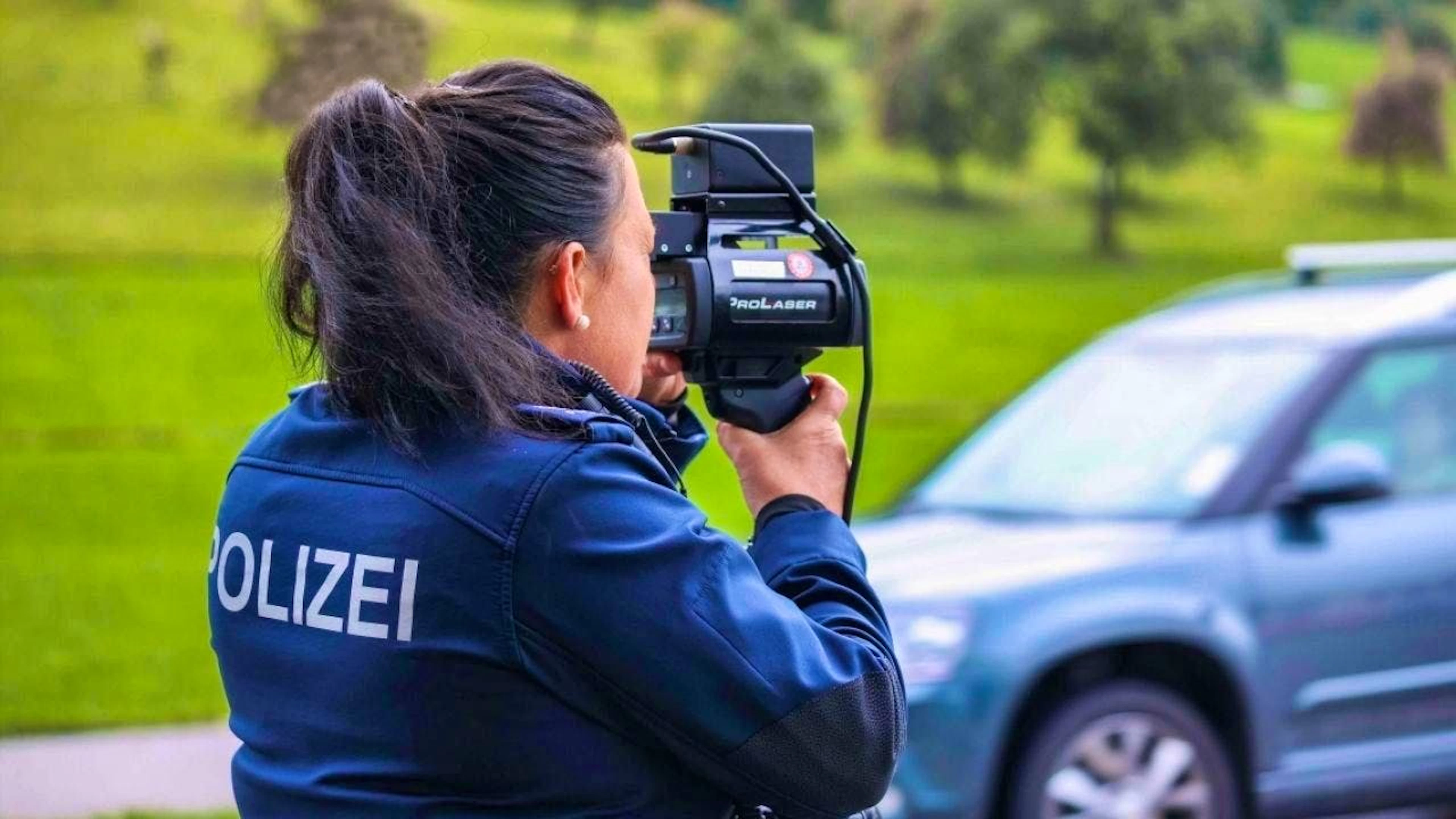 The speeding driver was measured by the St. Gallen cantonal police at 153 kilometers per hour outside of town. (symbolic image)