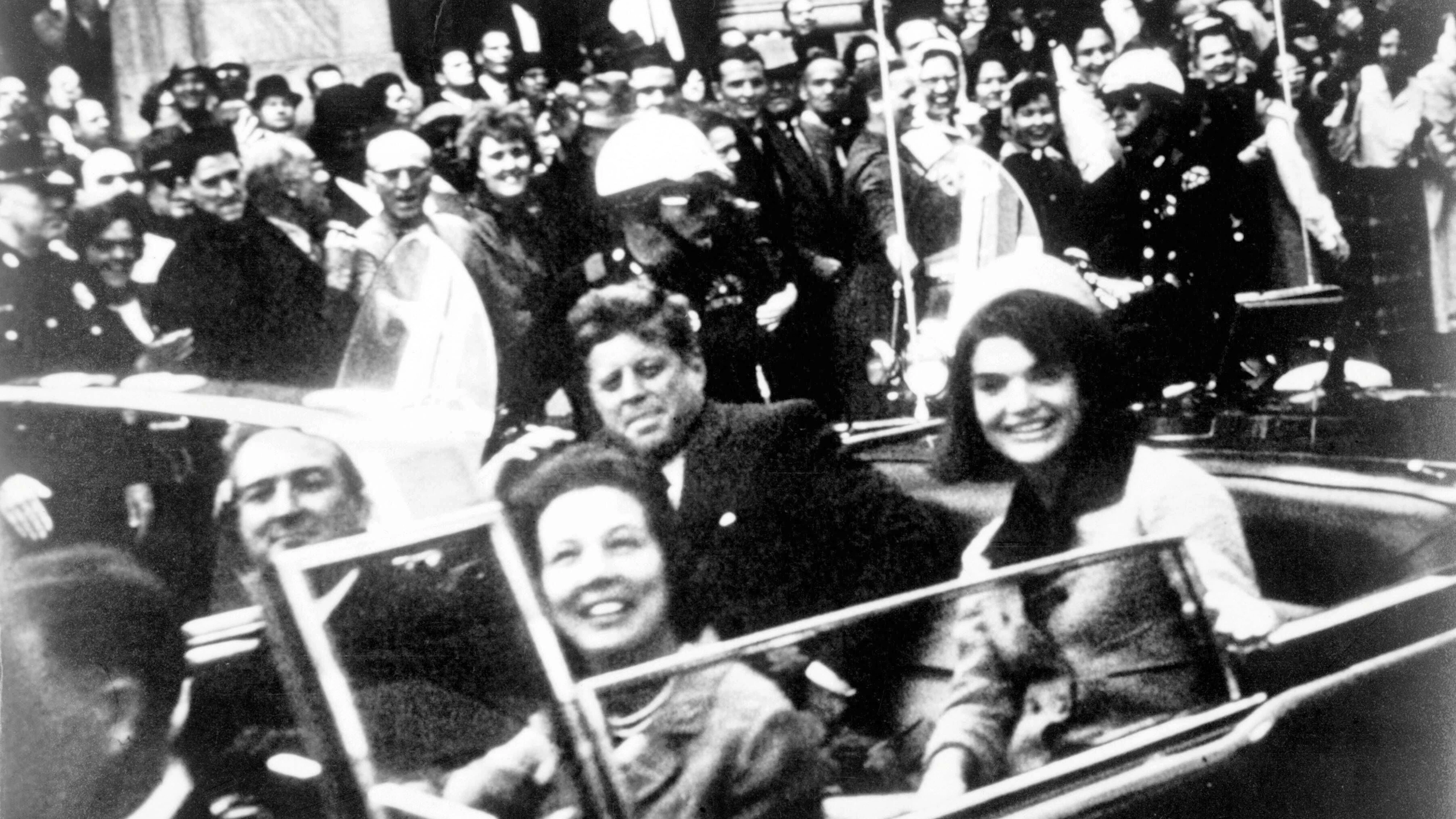 1963: John F. Kennedy - killed: The photo shows the Kennedys in Dallas in their open vehicle a few minutes before the fatal shots are fired at the motorcade. Two rifle shots are fired during the assassination. Lee Harvey Oswald is arrested as a suspect and killed two days later in police custody by nightclub owner Jack Ruby. More than 2000 books have been written about the assassination - and yet the murder remains a mystery to this day: conspiracy theories were soon circulating, but all the evidence pointed back to a single perpetrator with a thirst for revenge.