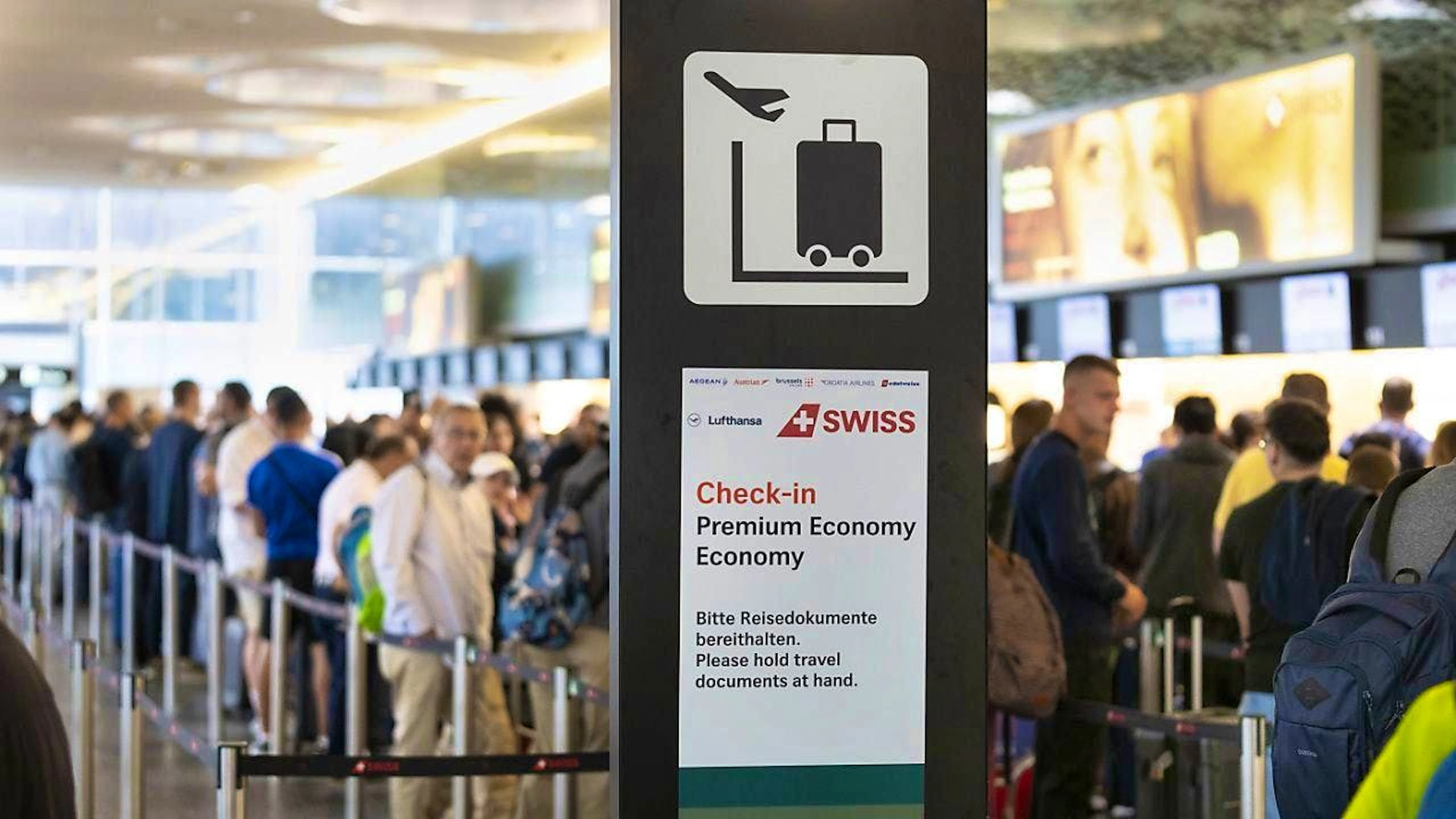 Passenger numbers at Zurich Airport were high at the start of the vacation season in the canton of Zurich. However, according to the airport, waiting times were shorter, especially at security checks.