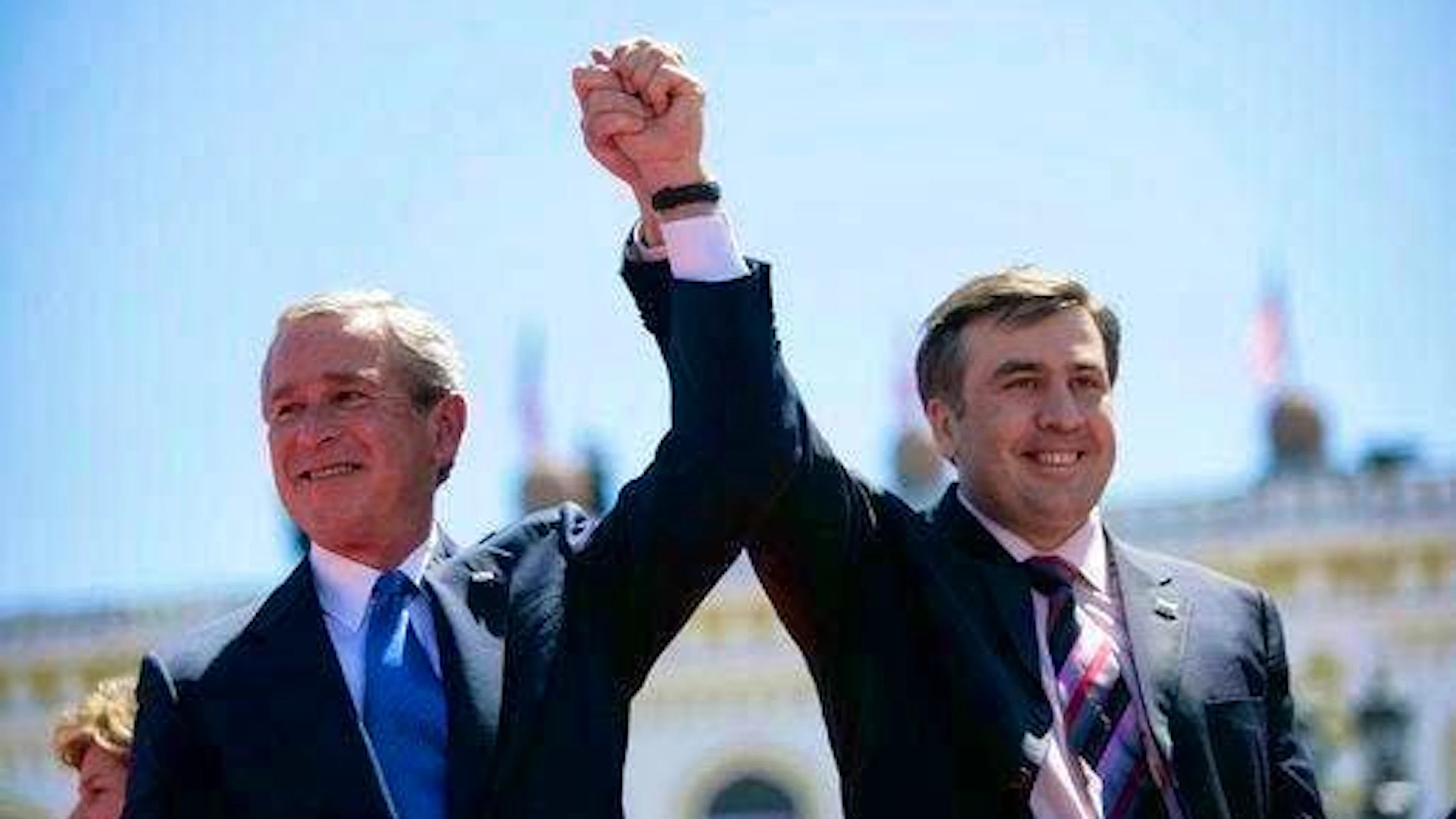 2005: George W. Bush - survived: George W. Bush visits Georgia in 2005 and takes part in a rally in Tbilisi with the then President Mikhail Saakashvili when a hand grenade is thrown. The grenade missed Bush by about 100 meters and did not explode, although it was live. A red handkerchief wrapped tightly around it is said to have prevented the safety lever from being released. The Georgian assassin Vladimir Arutyunian is sentenced to life imprisonment.