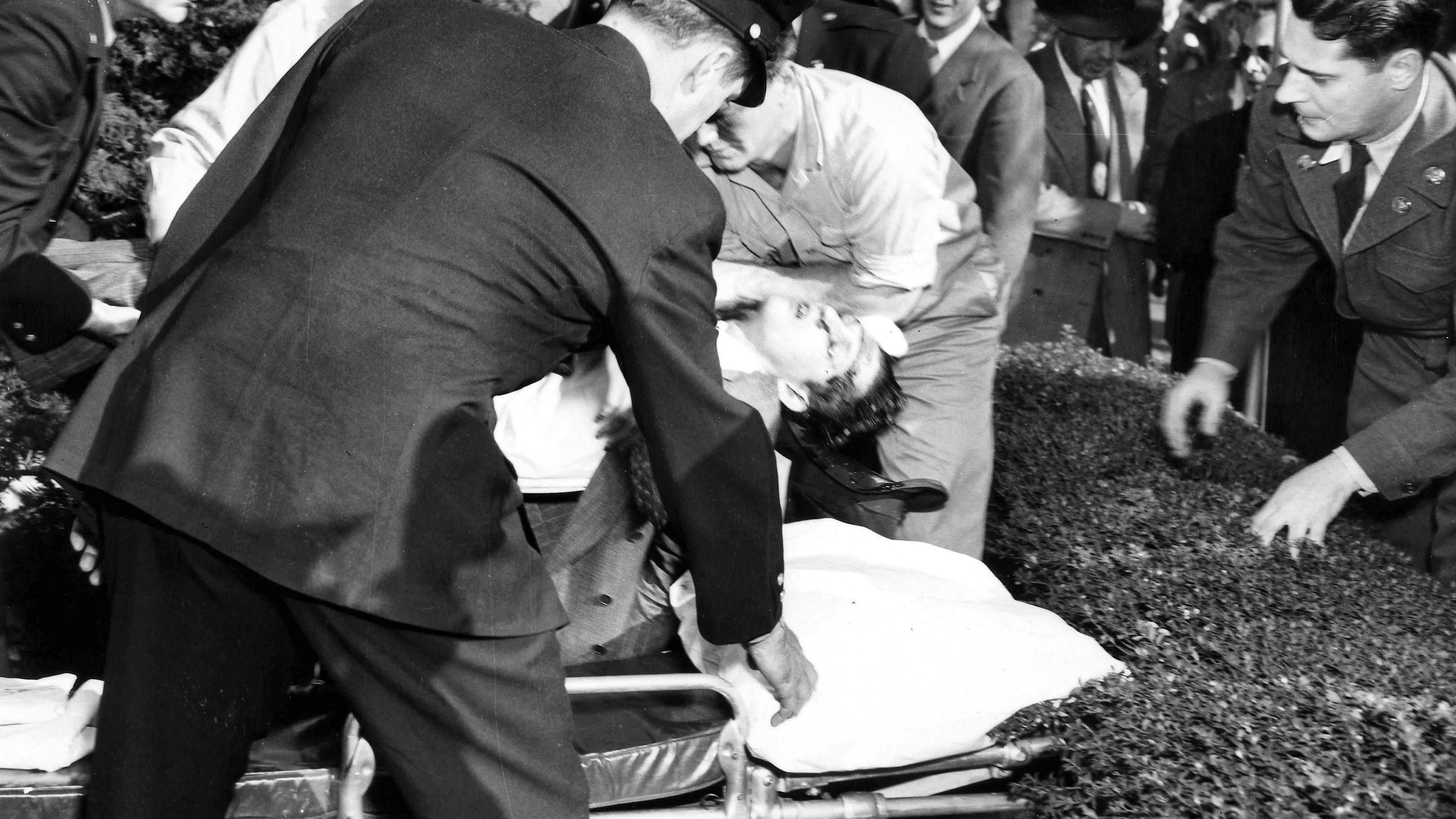 1950: Harry S. Truman - survives: In November 1950, Truman is staying at Blair House opposite the White House when two gunmen break in. Truman is not injured in the assassination attempt, but a White House police officer and one of the assailants are killed in the exchange of gunfire and two other White House police officers are wounded. The shooter, Oscar Collazo, is sentenced to death. In 1952, Truman commutes the sentence to life imprisonment. The photo shows the assassin Oscar Collazo, who is taken to an ambulance seriously injured.