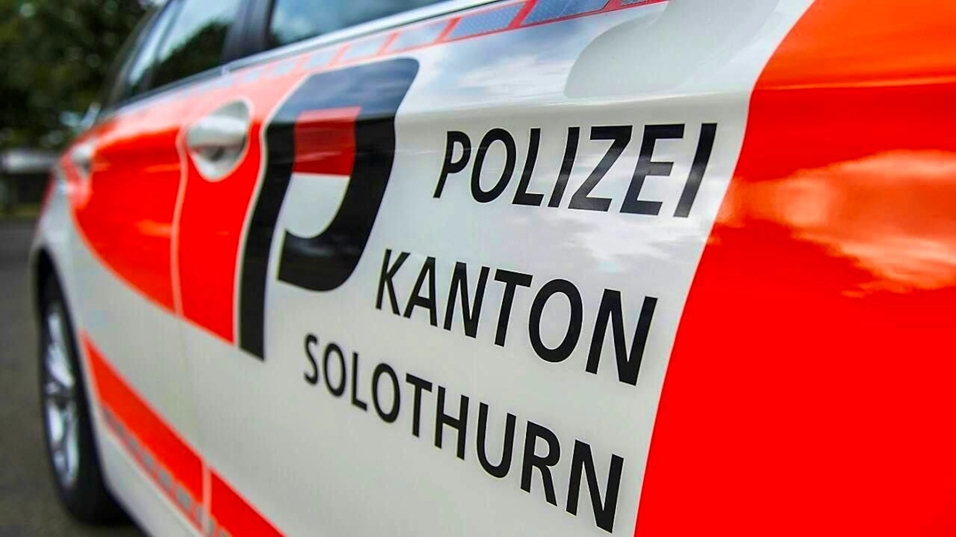 The Solothurn cantonal police want to deploy their personnel resources more flexibly and are reducing counter opening hours at all 16 locations. (symbolic image)