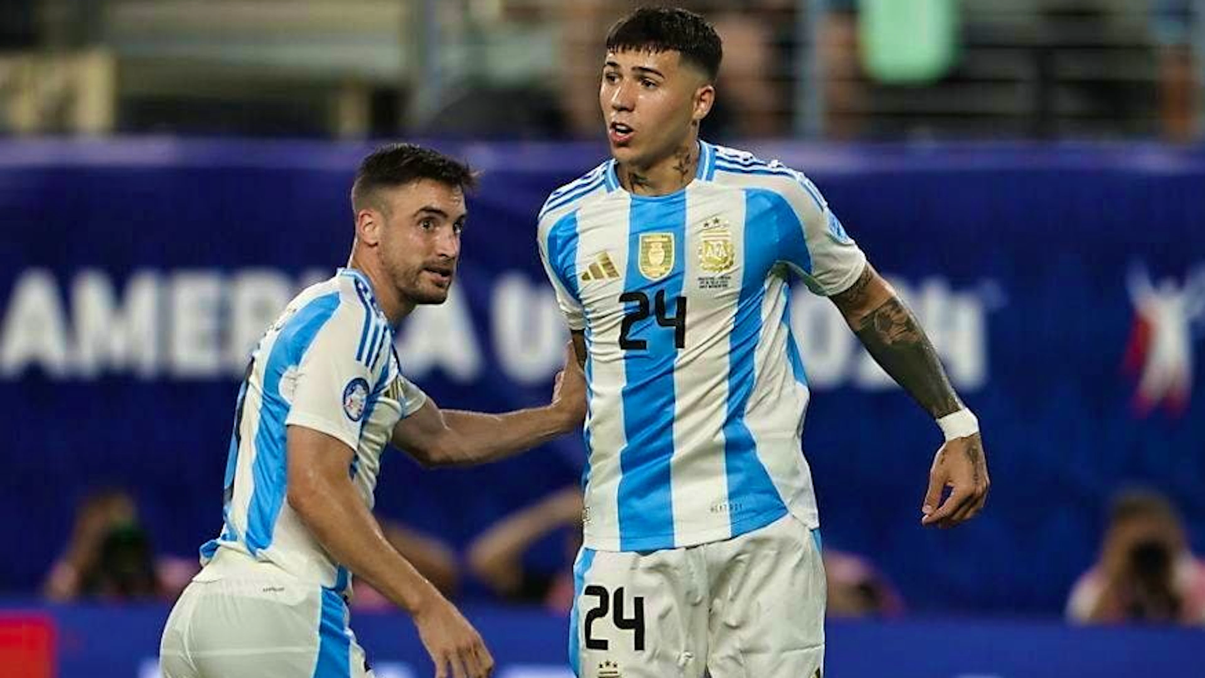 Showing his ugly face with racist chants: Argentina's Enzo Fernández (center).